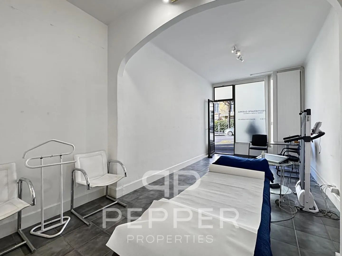 Commercial Arcade in Lausanne - Photo 3 of 10