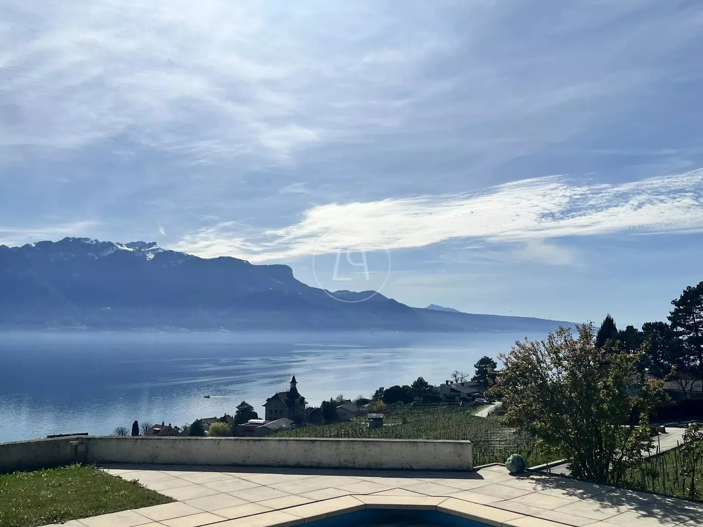 Stupenda Villa con Vista Lago - Foto 1 di 20