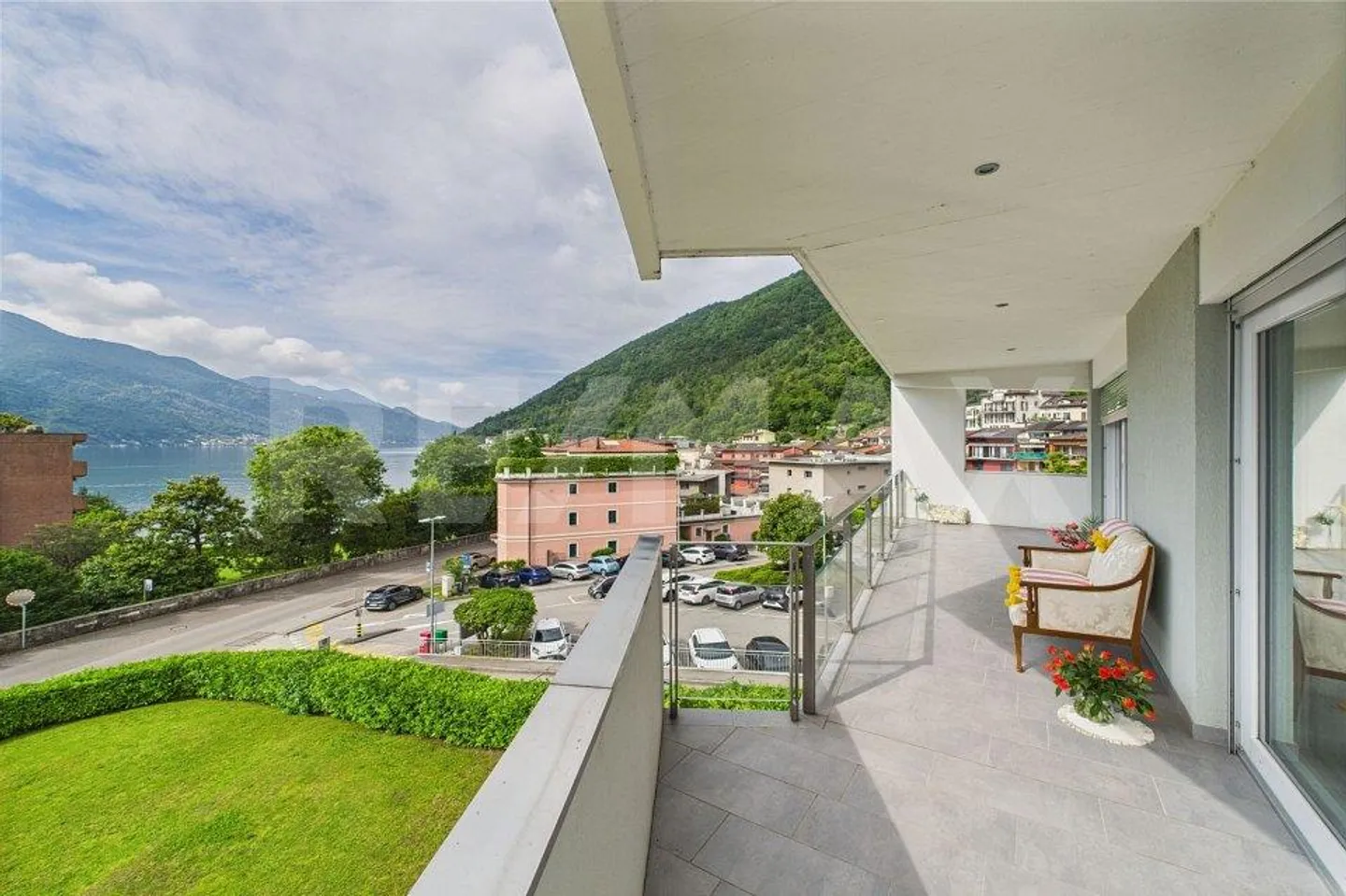 4½ Zimmerwohnung: zentral, herrliche Terrasse und wenige Schritte vom See ! - Foto 1 von 10