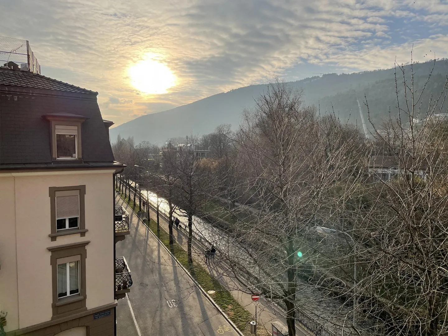 Vivre en face du parc Elfenau sur la Schüss et près de la gare SBB de Biel - Photo 1 sur 12
