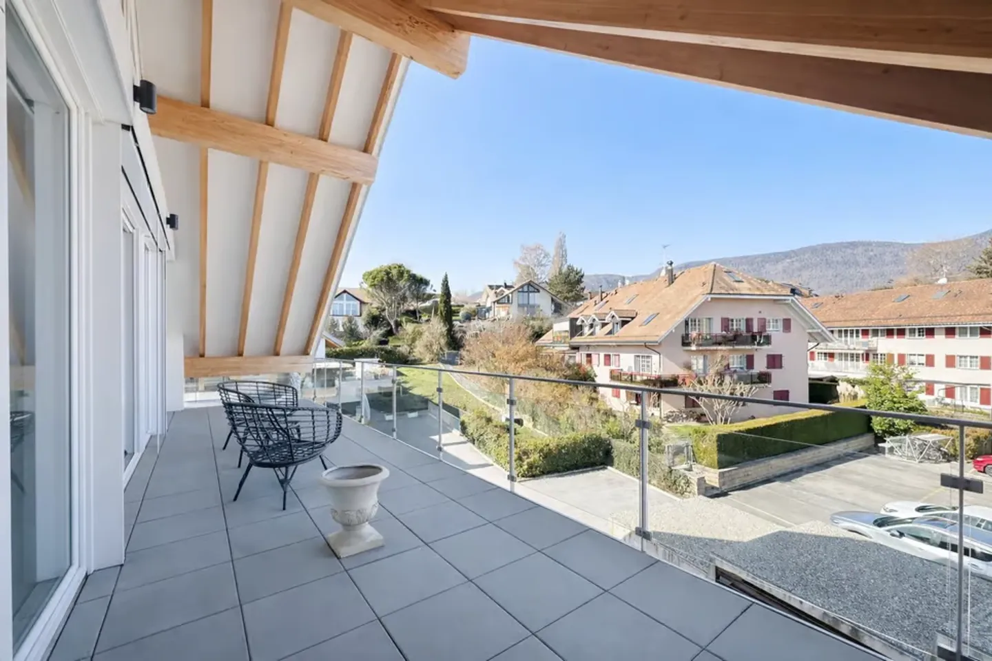 Co-exclusivity: Duplex penthouse of 275 m² in La Rippe (10' from Nyon) - Photo 9 of 11