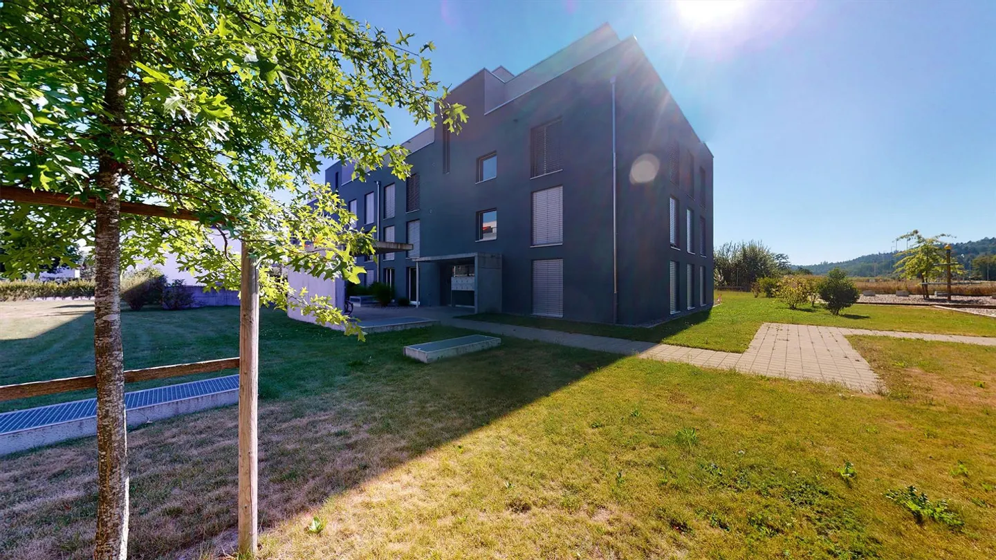 Bright Ground Floor Apartment - Photo 11 of 11