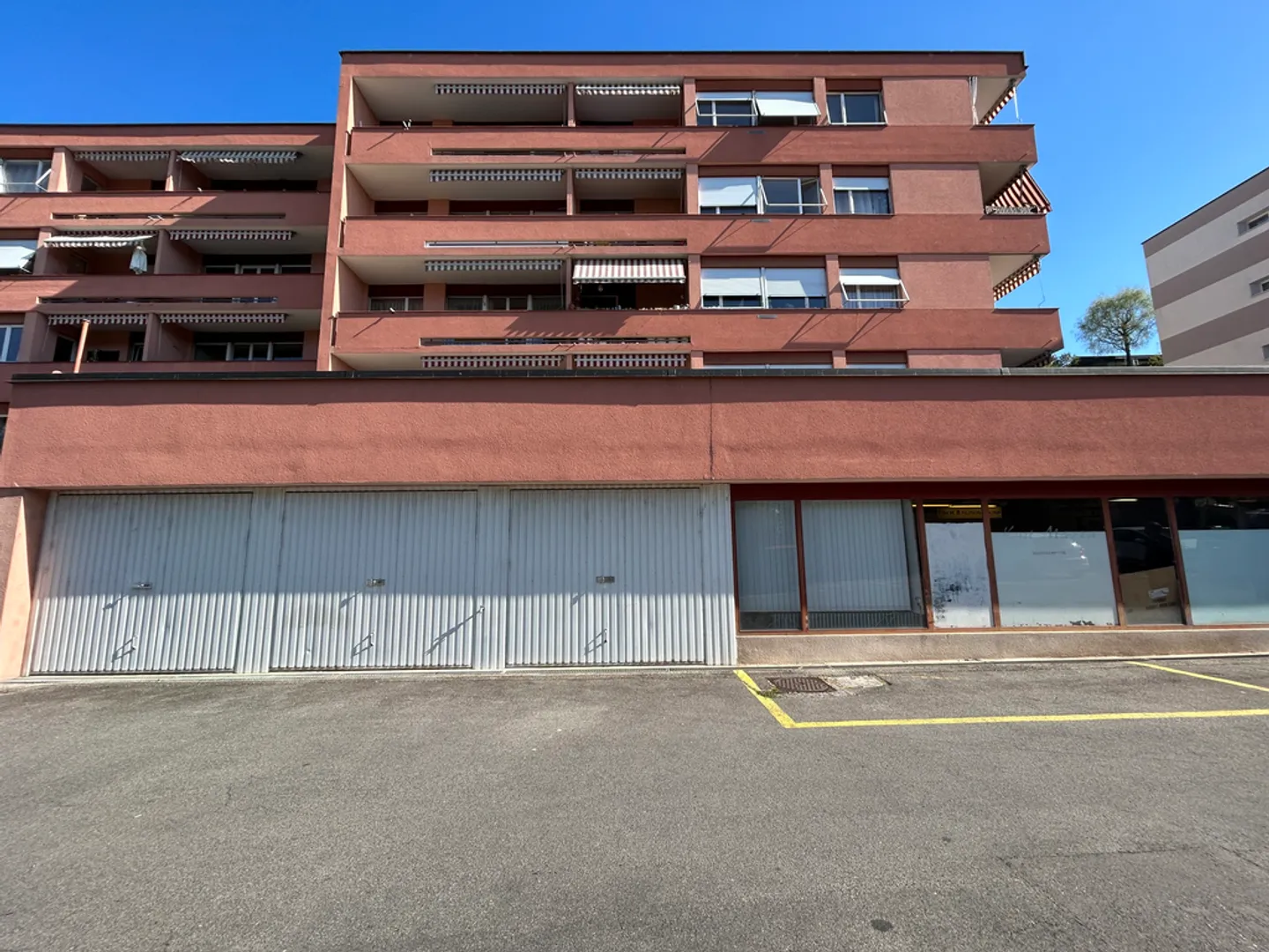 Commerce - Photo 1 of 4