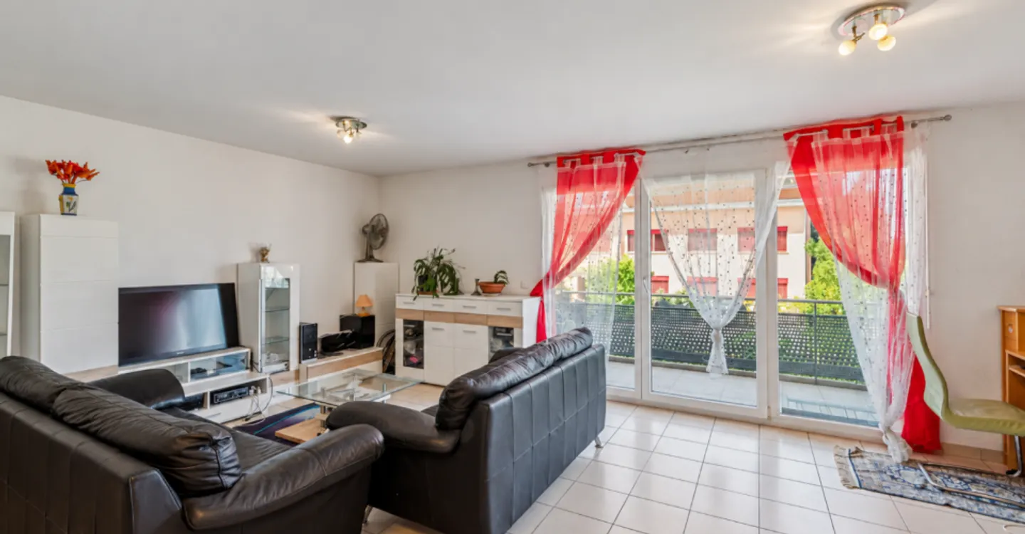 Charming apartment, close to all amenities - Photo 2 of 11