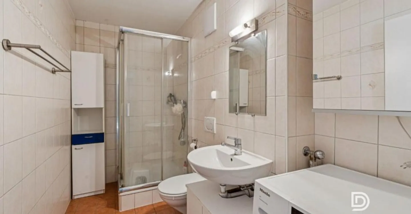 Charming apartment, close to all amenities - Photo 8 of 11
