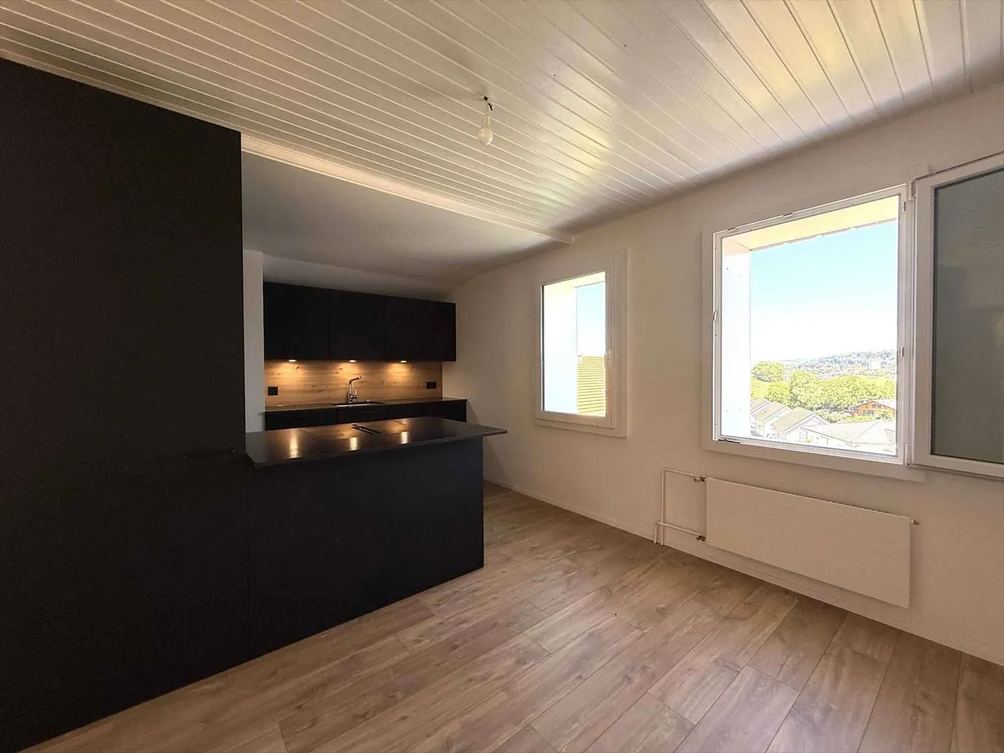 Rénovation totale, magnifique appartement situé dans les combles (type loft) - Photo 4 sur 10