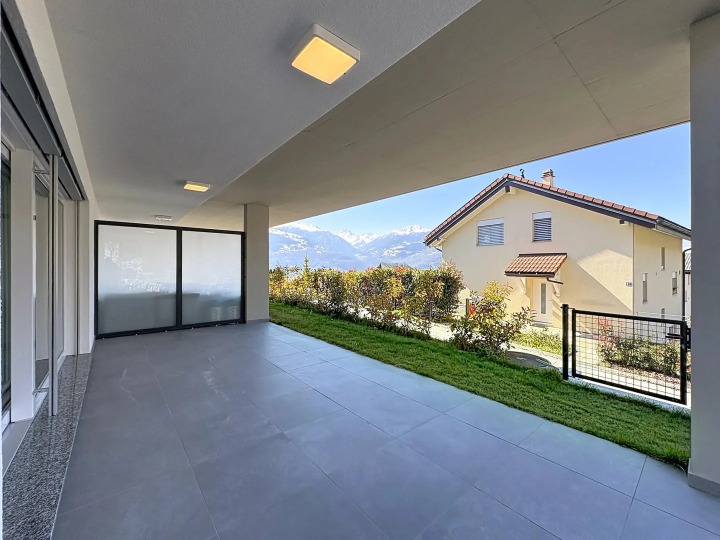 Ampio appartamento di 3,5 stanze con terrazza e giardino - Foto 5 di 12