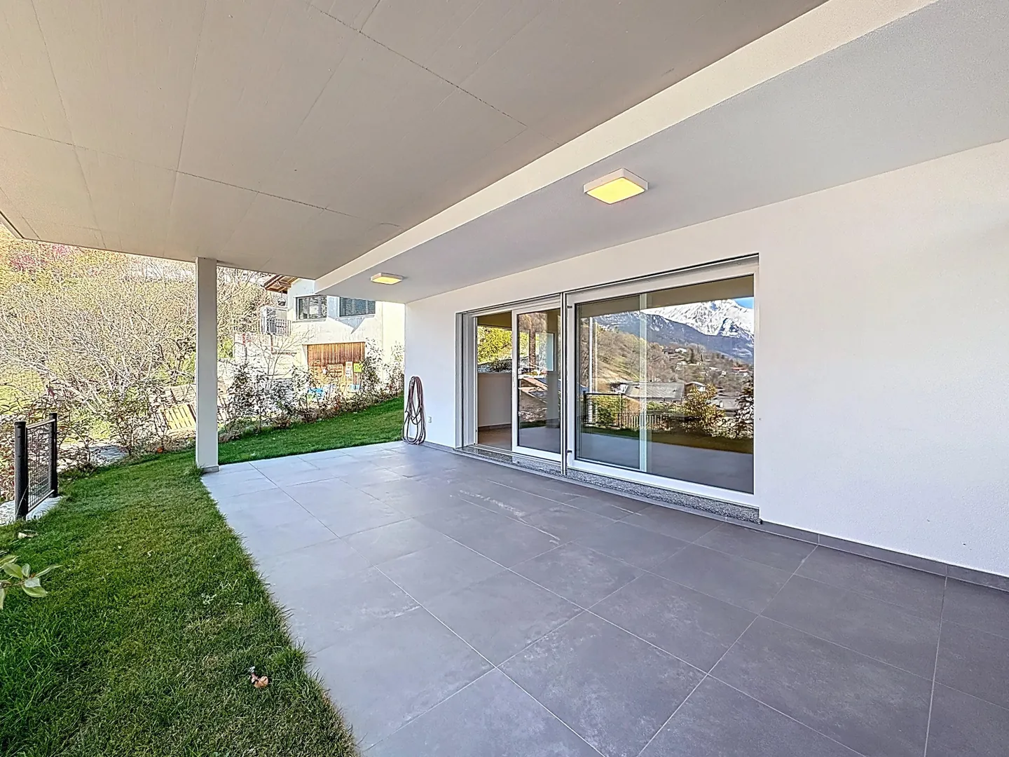 Ampio appartamento di 3,5 stanze con terrazza e giardino - Foto 6 di 12