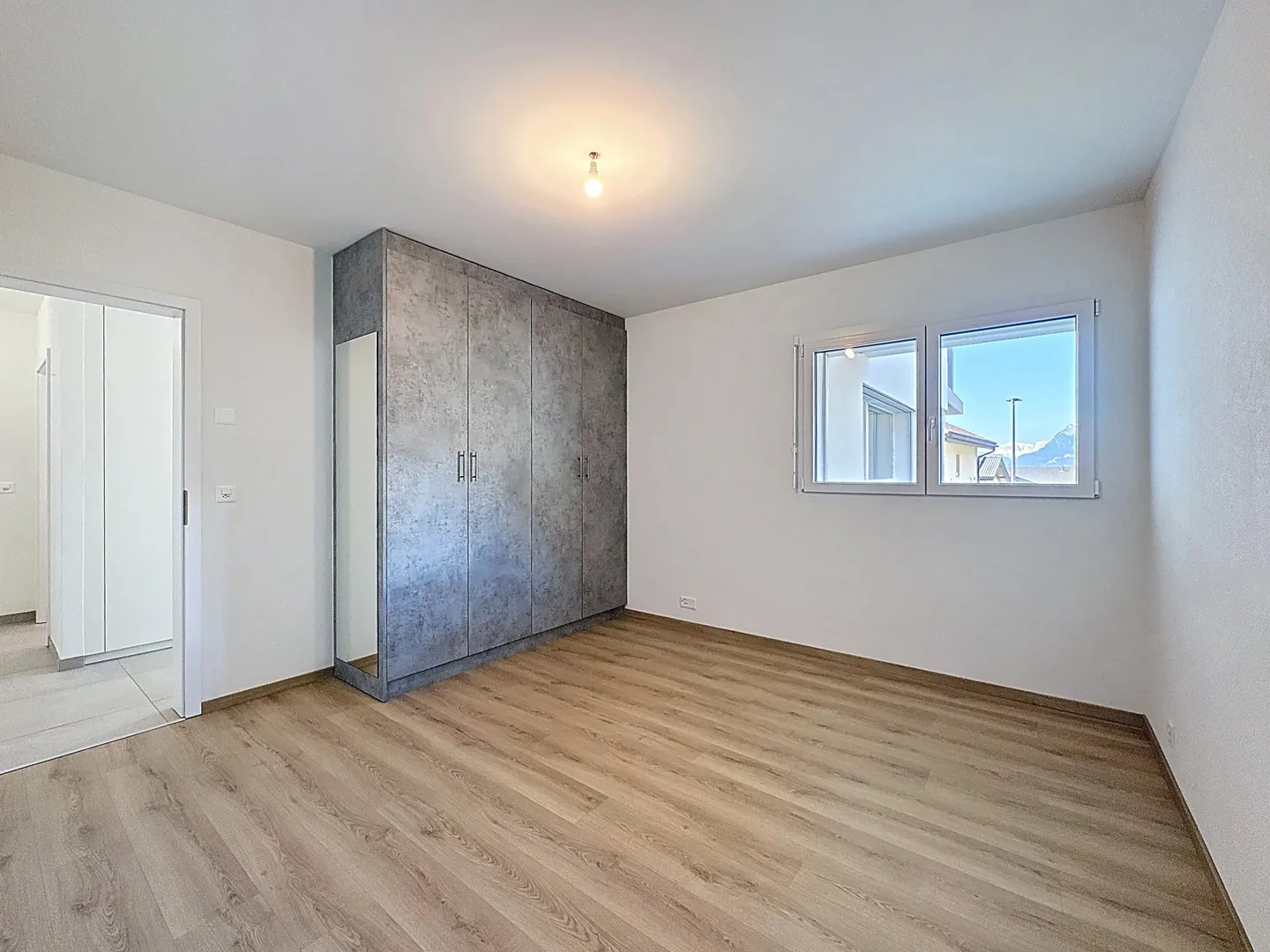 Ampio appartamento di 3,5 stanze con terrazza e giardino - Foto 8 di 12