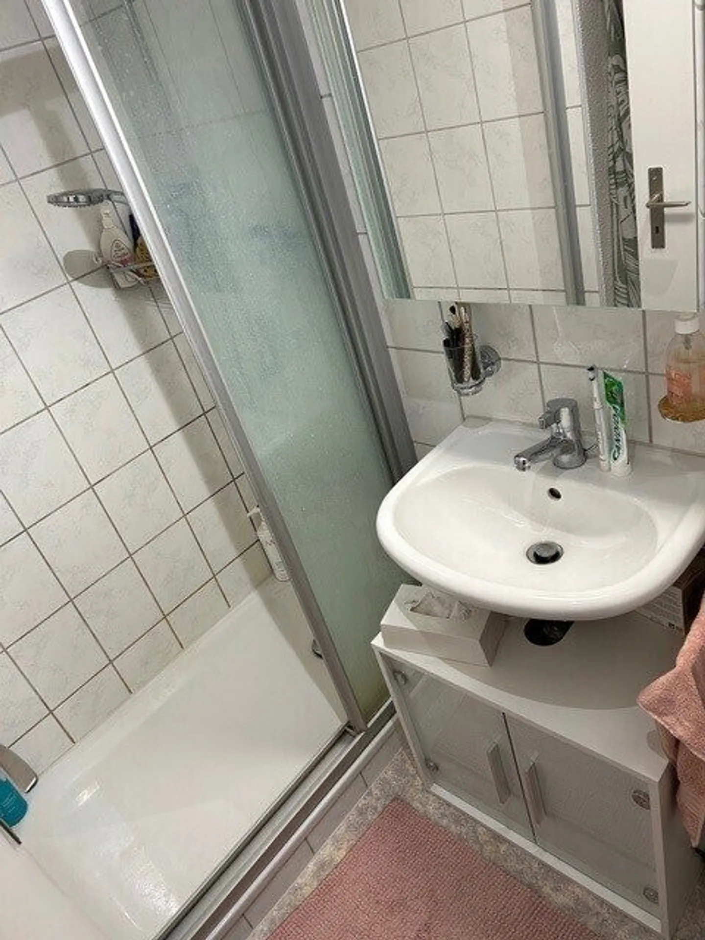 Incantevole appartamento con 3 camere e una splendida terrazza sul tetto - dal 1° giugno - Foto 7 di 8