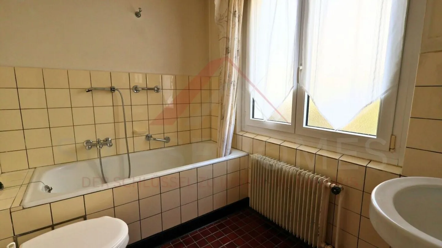 Charmantes 4,5-Zimmer-Haus - außergewöhnlicher Panoramablick, absolute Ruhe, 2 große Terrassen - Foto 9 von 18