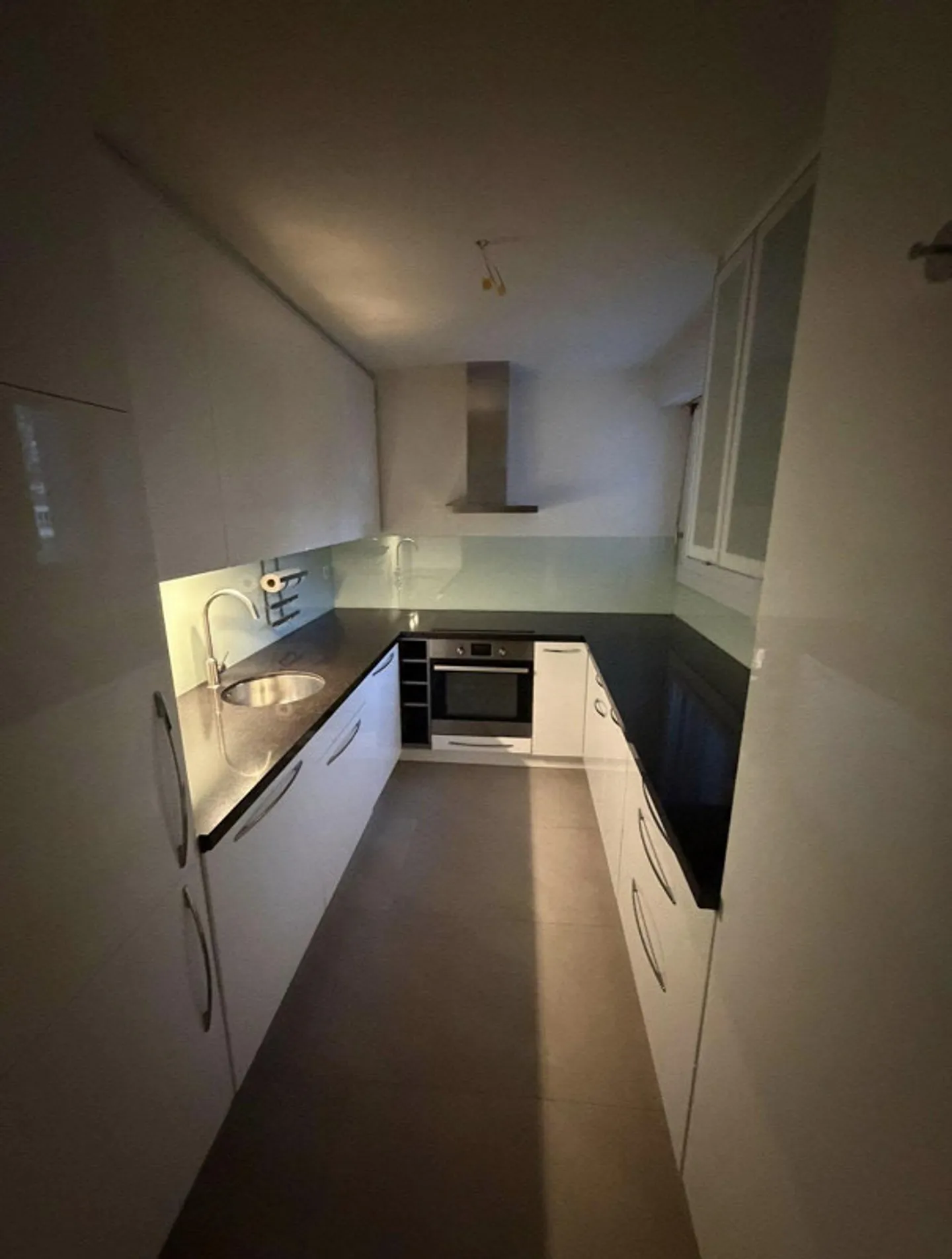 Freshly renovated 4.5 room apartment - Photo 3 of 10