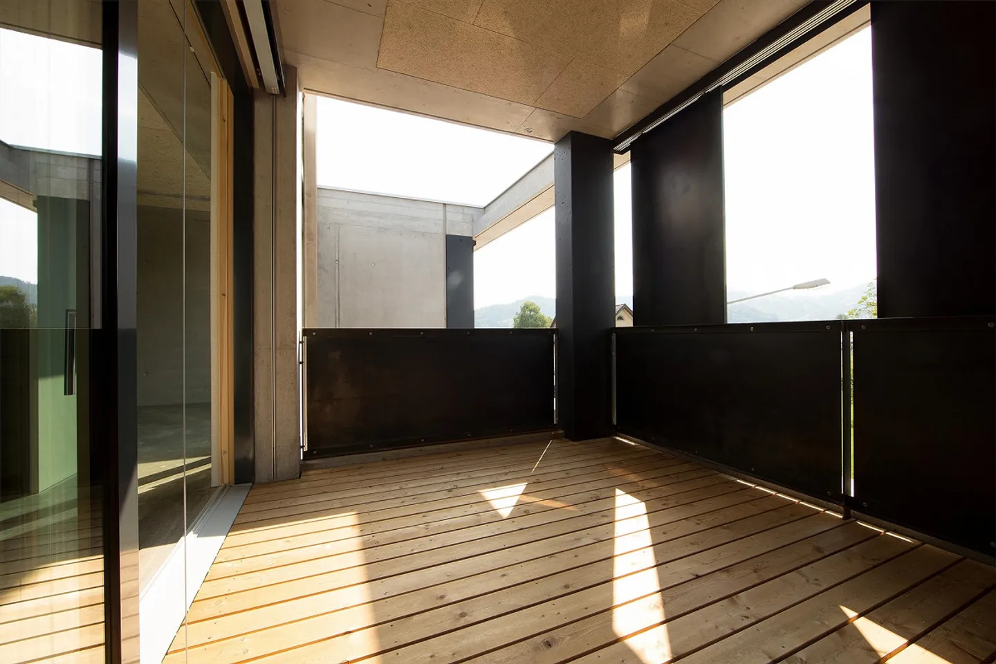 Loft F11 - 60m2 con terrazza coperta e lounge - www.erica.ch - Foto 8 di 14