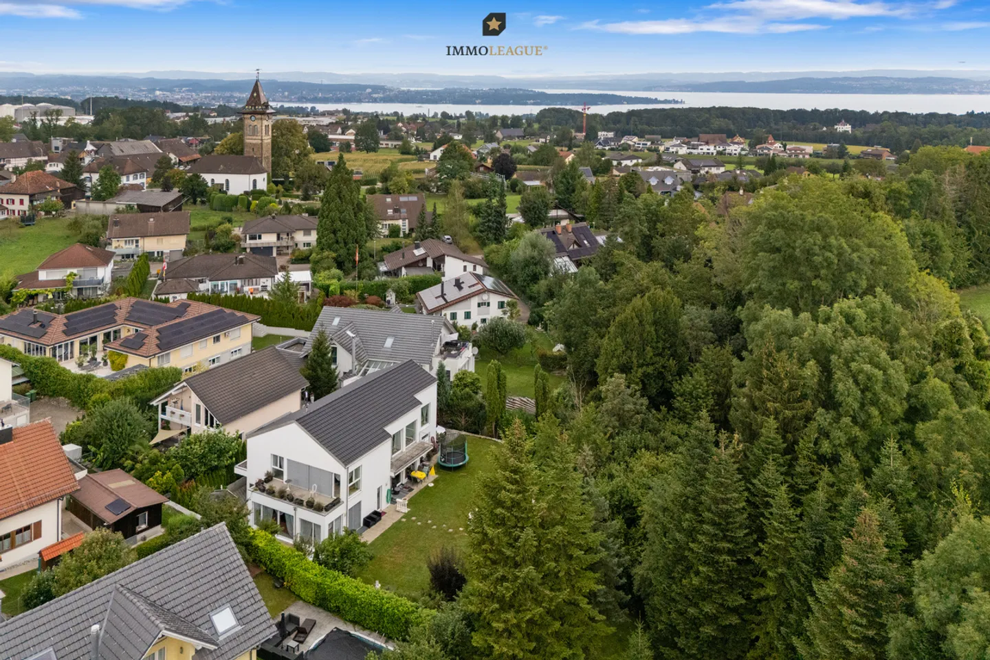 Modernes Zuhause mit Gartenidylle und Wohlfühlcharakter - Foto 1 von 7