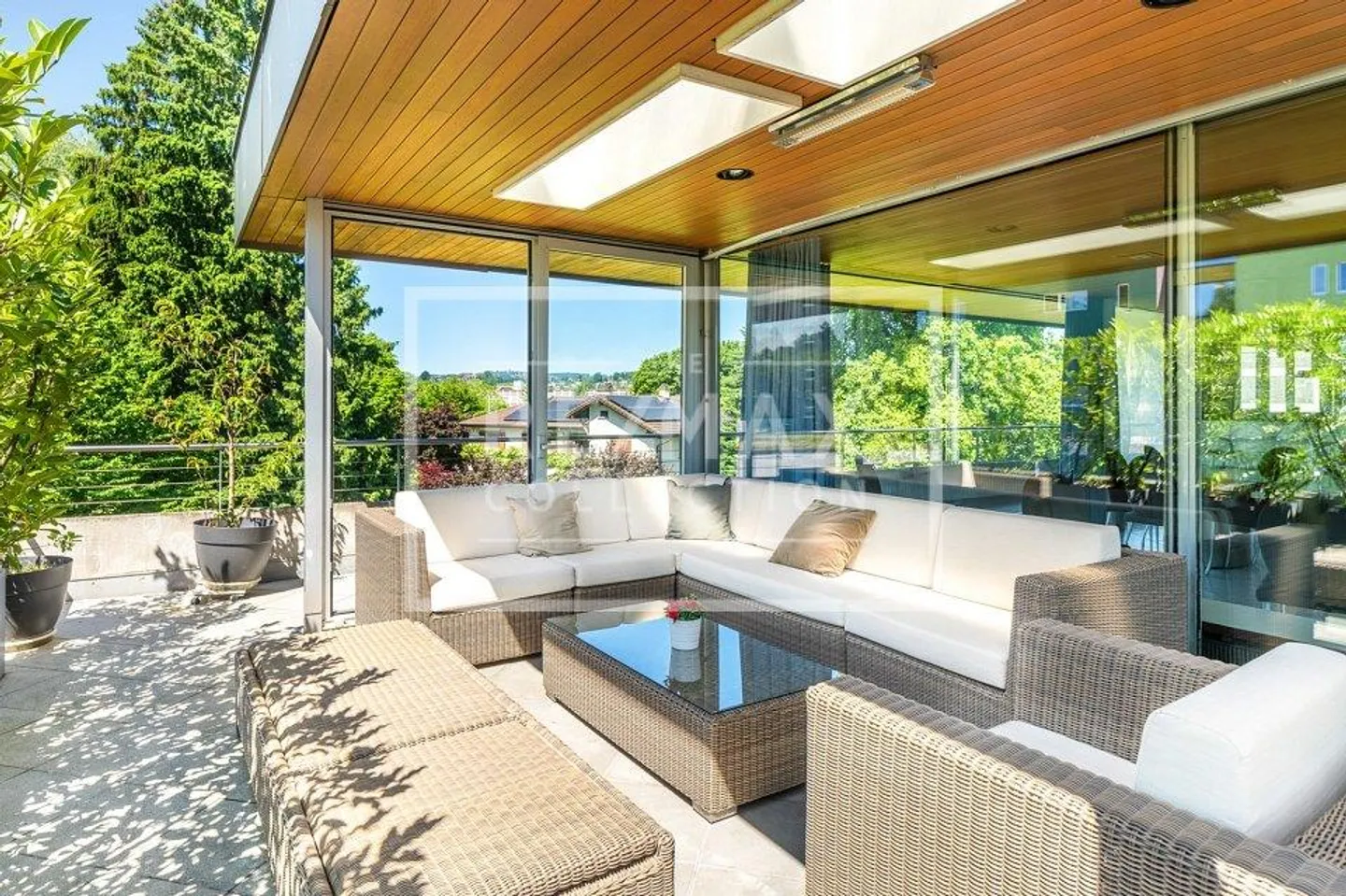 Spacious and bright penthouse apartment with 7 rooms - Photo 13 of 13