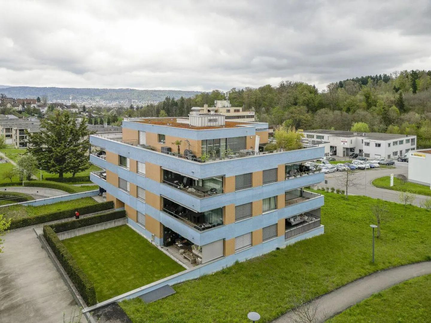 Condominio moderno con giardino privato: 120 m² di puro verde - Foto 8 di 9