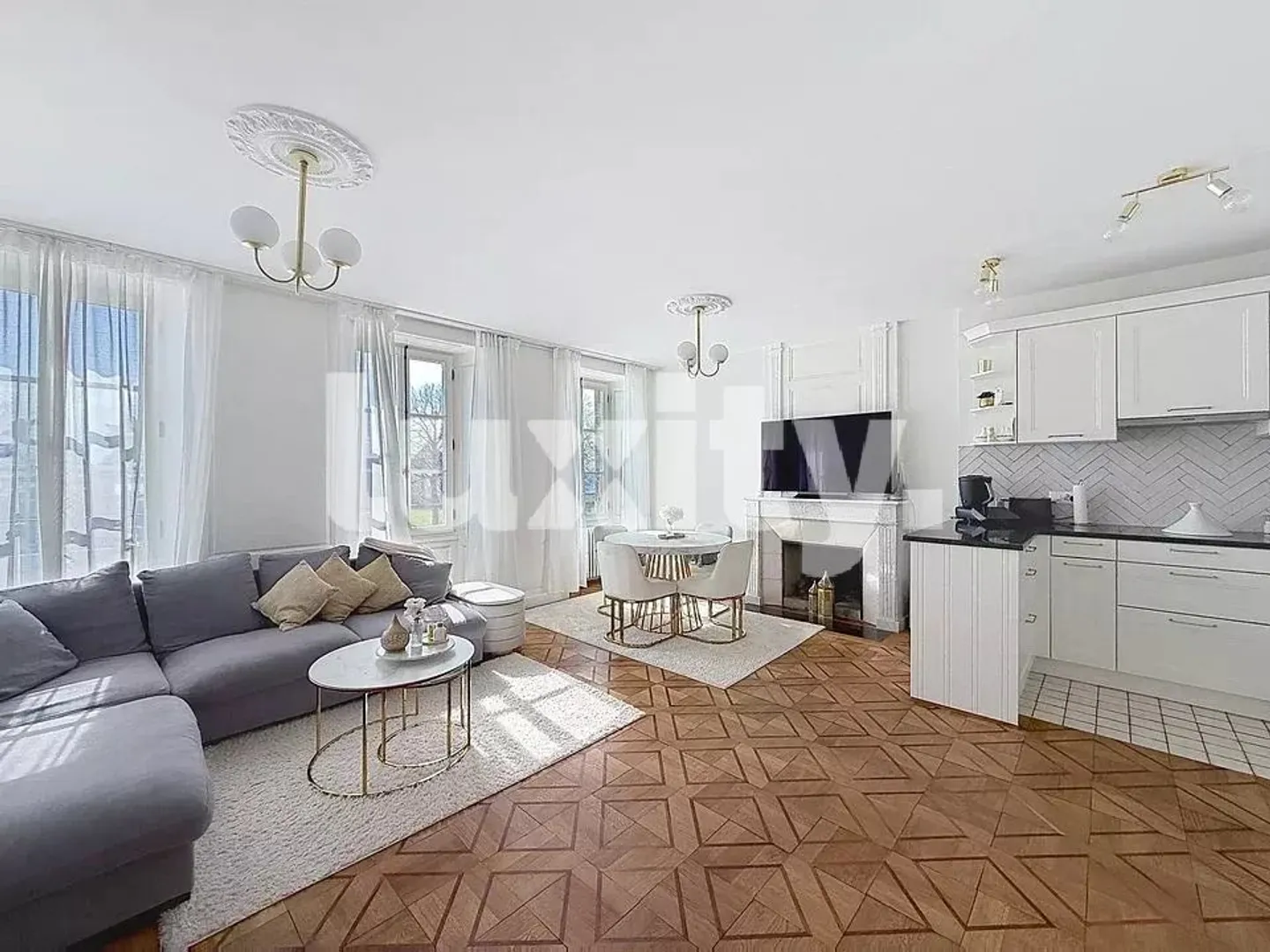For rent: Extraordinary apartment in the heart of Rolle, directly on the lakeshore - Photo 1 of 8