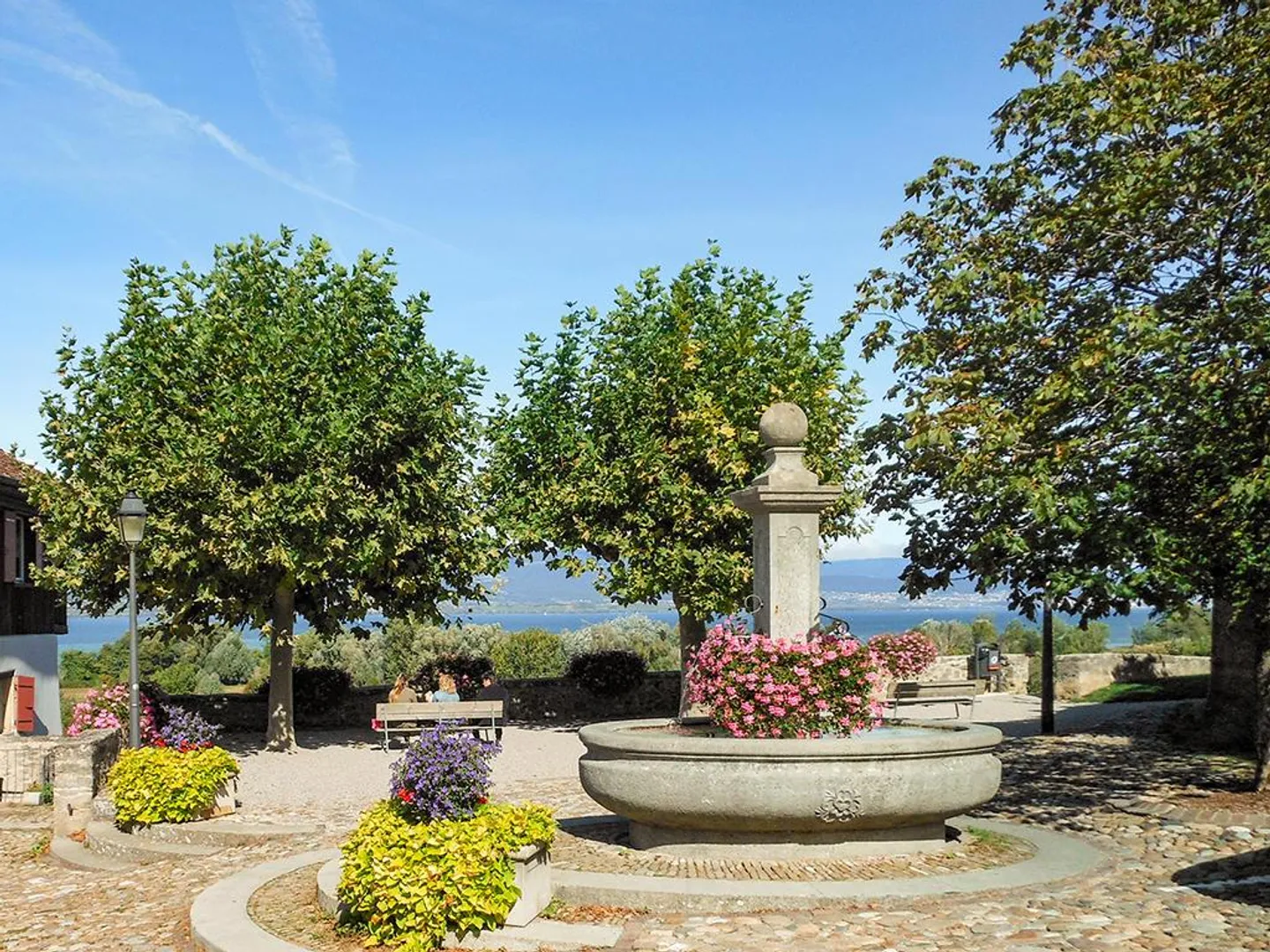 ESTAVAYER-LE-LAC - NUOVO APPARTAMENTO CON MOLTO FASCINO - Foto 2 di 3