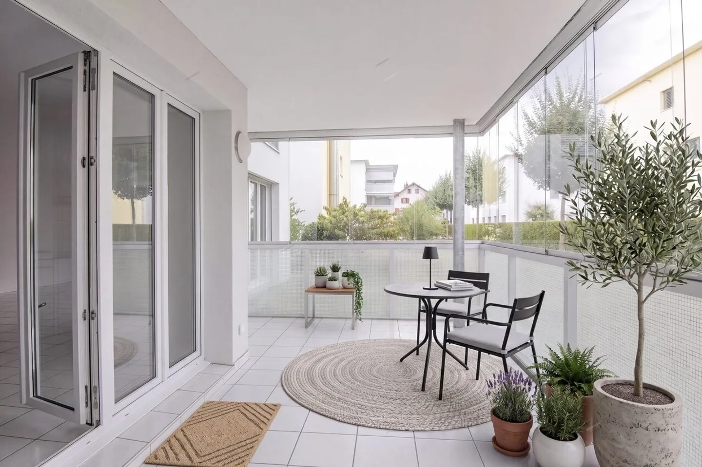 Moderno appartamento di 3,5 stanze con balcone vetrato - Foto 3 di 10
