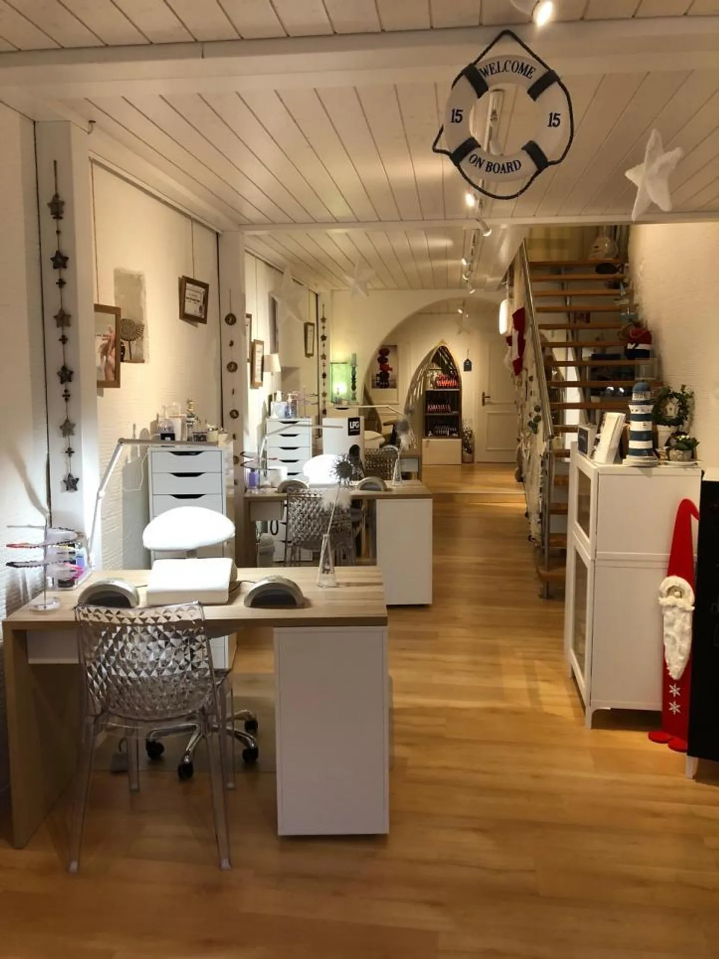 Cabine dans un institut de beauté au cœur de l'ancien centre-ville de Saint-Prex à louer - Photo 2 sur 5
