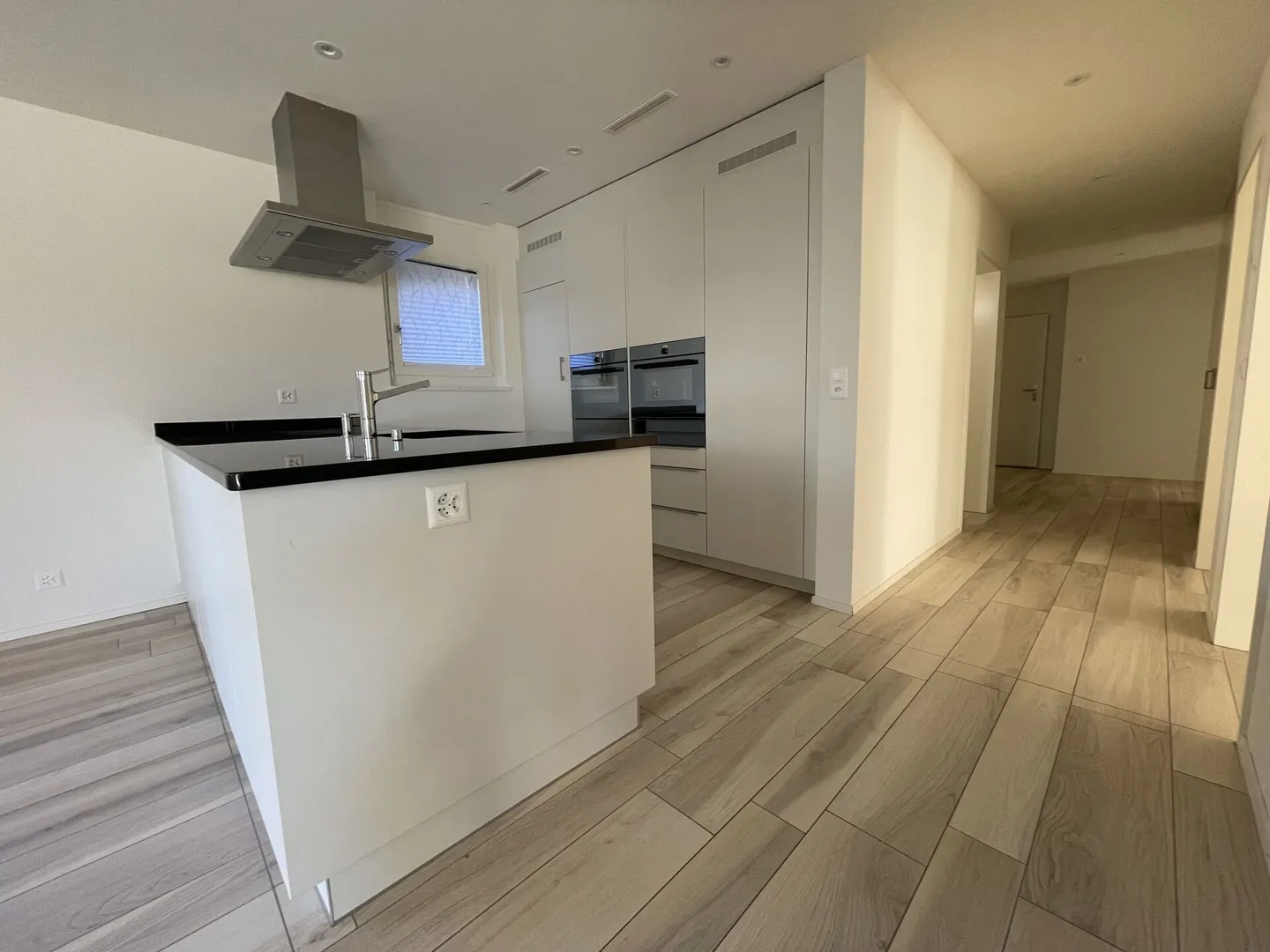 Appartement spacieux de 4,5 pièces au centre de Stäfa - Photo 4 sur 12
