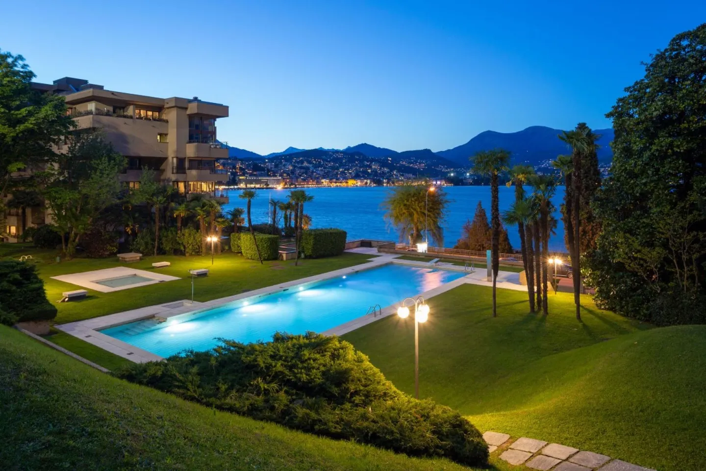 Appartement à louer 3.5 pièces avec vue sur le lac - Photo 1 sur 12