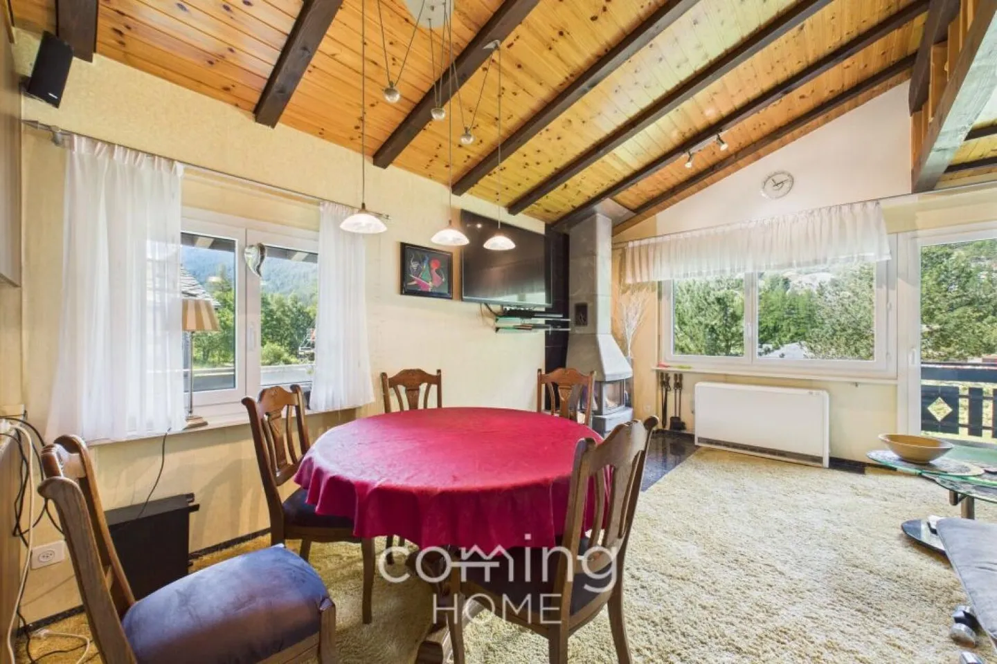 Living in Saas-Grund - 2.5 rooms with fireplace and unobstructed view - Photo 1 of 10