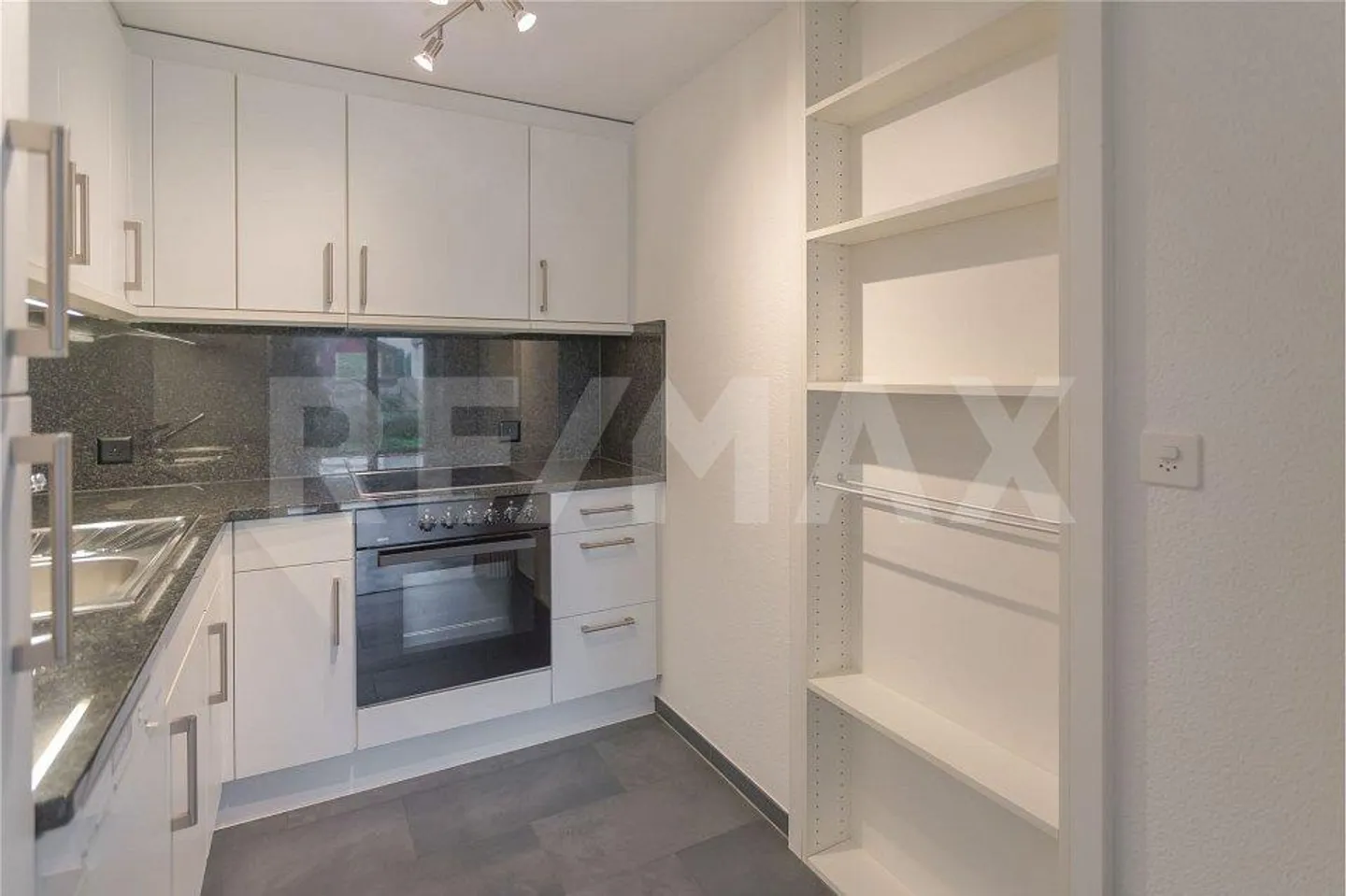 Practical, central 2½-room garden apartment - Photo 2 of 11