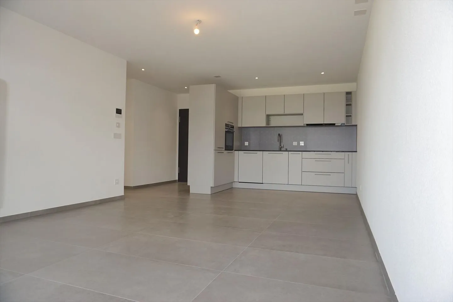 Appartamento di 3,5 locali - Superficie netta di 74 m2 - Terrazza di 19 m2 - esposto a ovest - Foto 1 di 13