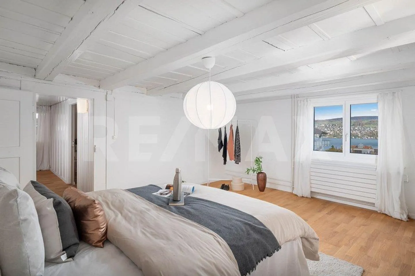 Casa angolare di 5 stanze appena ristrutturata con vista lago! - Foto 8 di 13