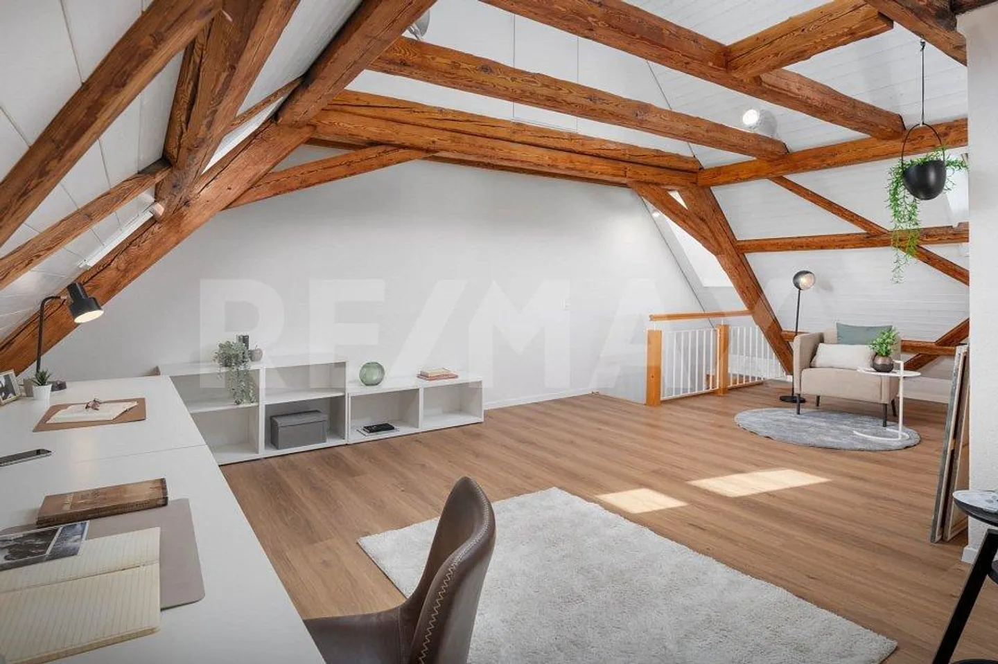 Casa angolare di 5 stanze appena ristrutturata con vista lago! - Foto 10 di 13