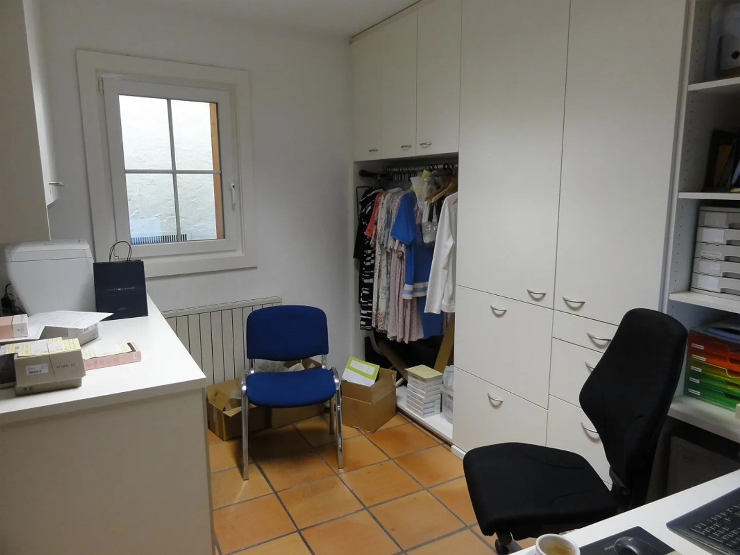 Shop in the town center in an attractive location - Photo 8 of 16
