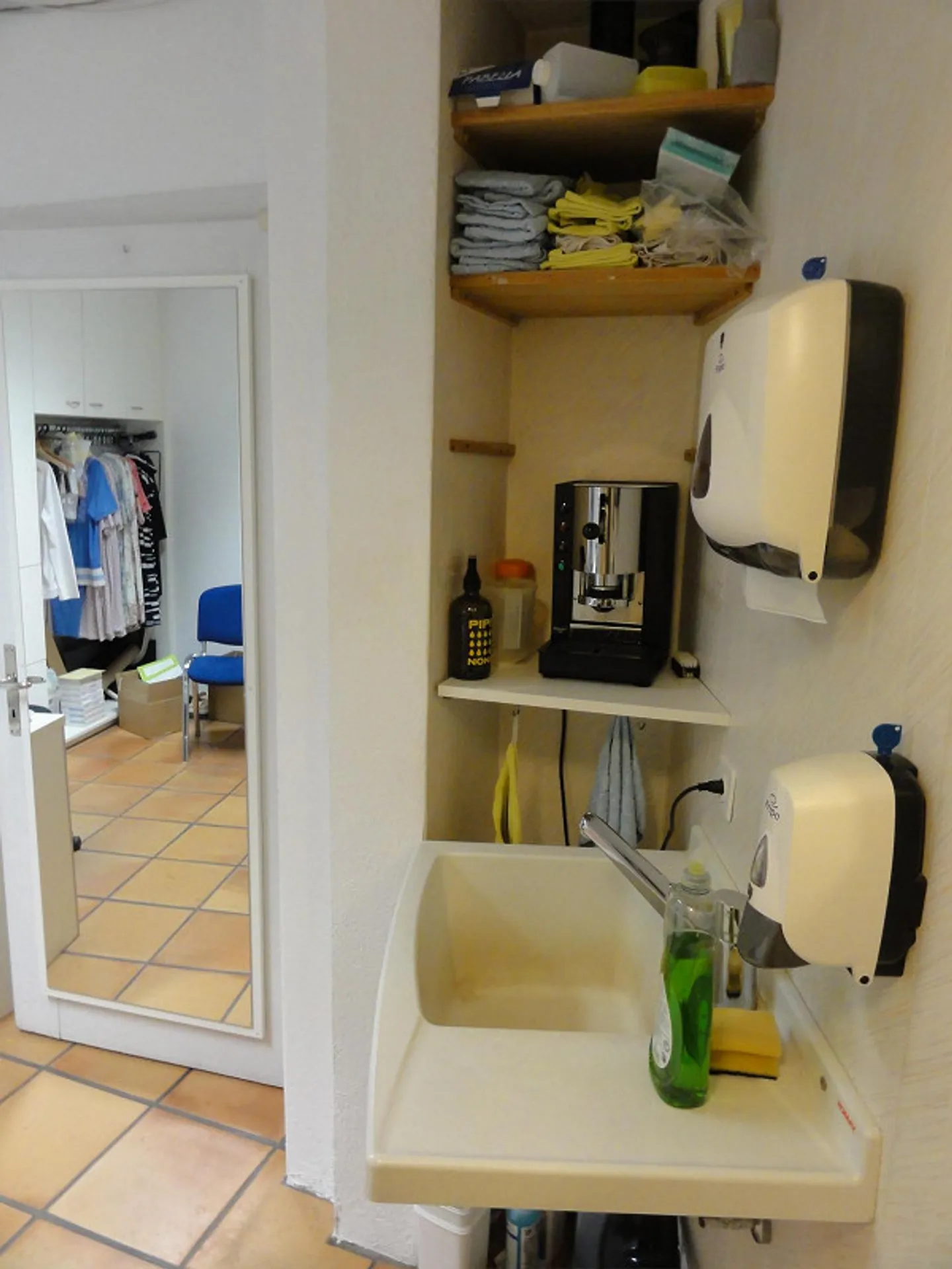 Shop in the town center in an attractive location - Photo 11 of 16