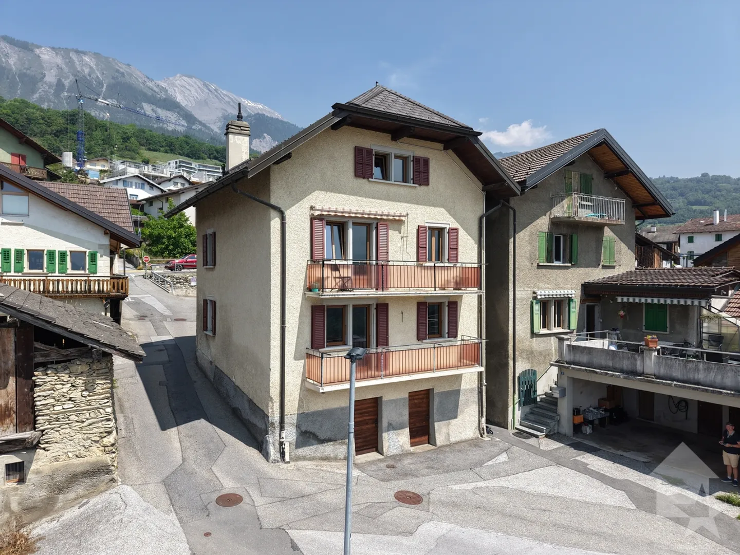 Haus mit 2 Wohnungen (2,5p, 4,5p), ruhig, schöne Aussicht und sonnig - Foto 1 von 13