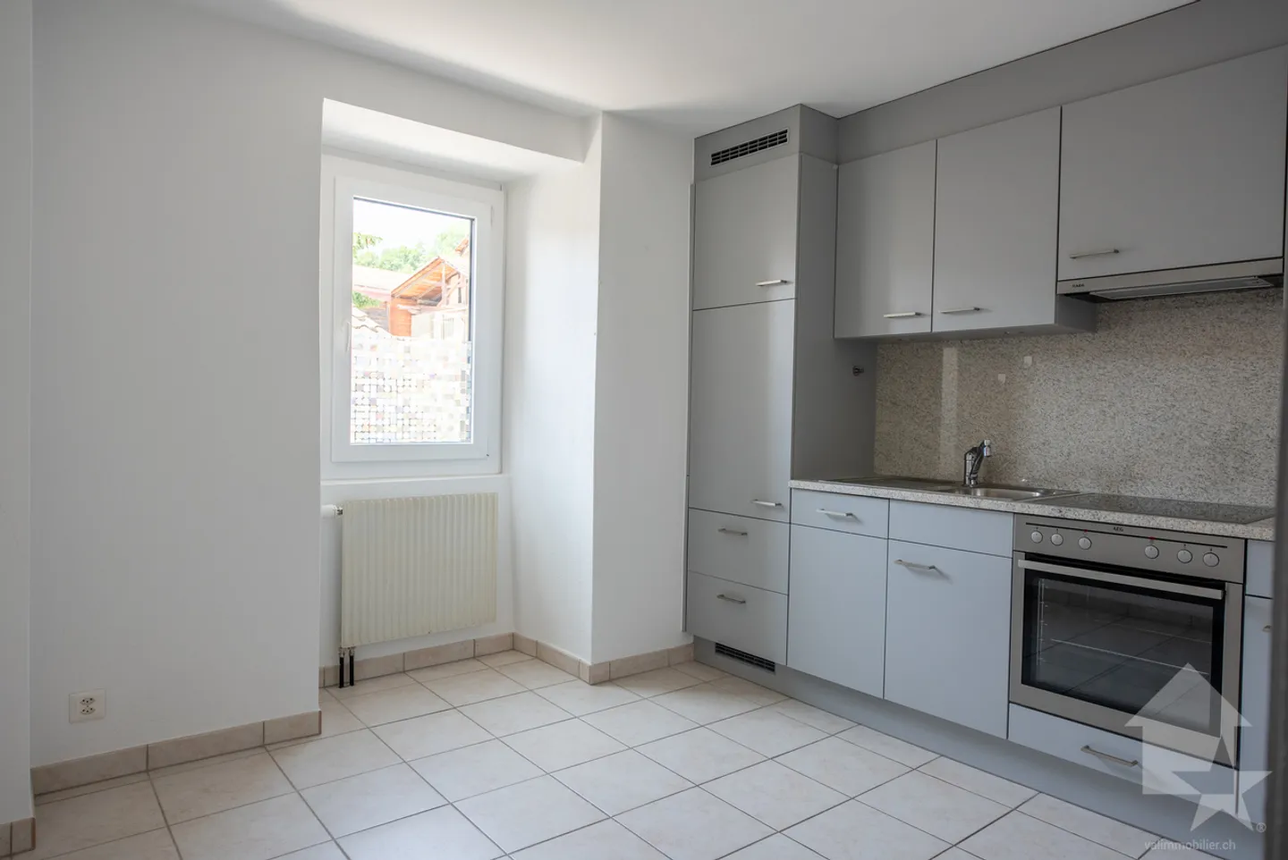 Haus mit 2 Wohnungen (2,5p, 4,5p), ruhig, schöne Aussicht und sonnig - Foto 2 von 13
