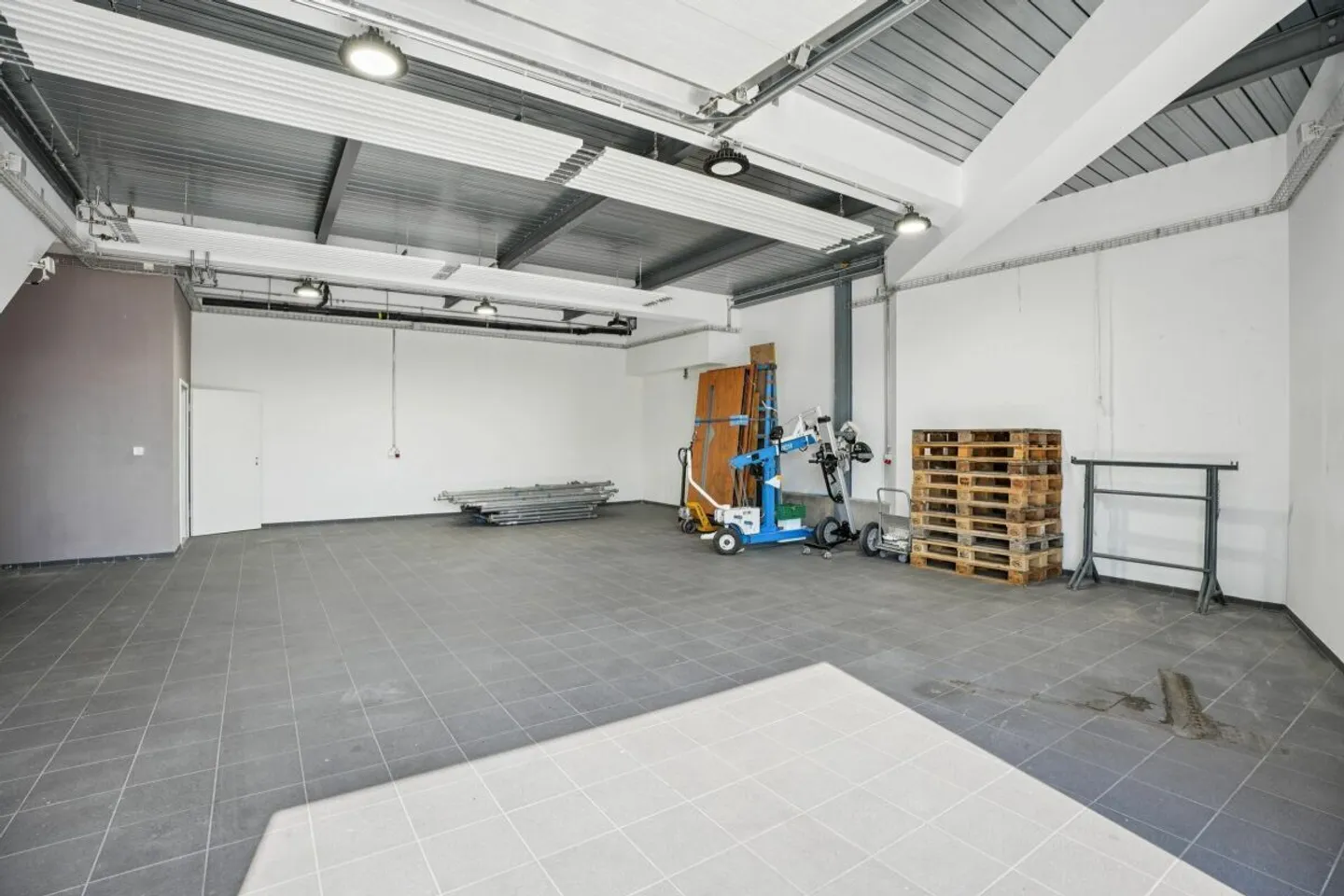 «Yverdon - Moderne Industriehalle von 195 m²» - Photo 5 of 14