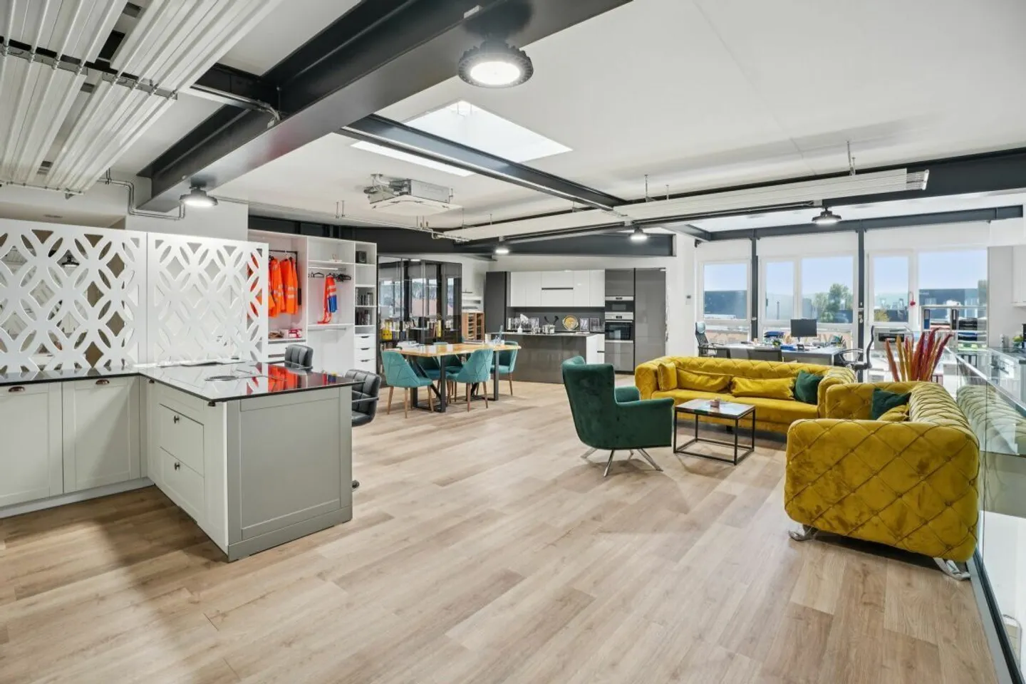 «Yverdon - Moderne Industriehalle von 195 m²» - Photo 8 of 14