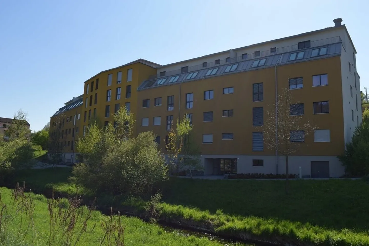 Sunny apartment in well-maintained property with lots of charm - Photo 1 of 8