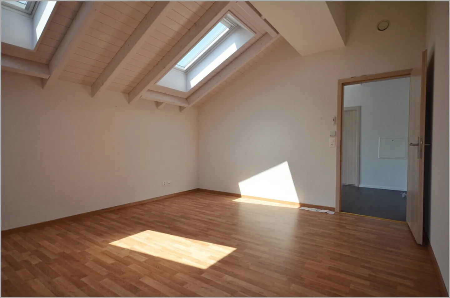 Moderne Attika-Maisonette mit traumhafter Aussicht! - Foto 5 von 13
