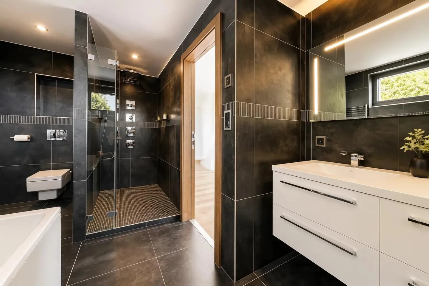 Villa exceptionnelle de 6,5 pièces dans un quartier résidentiel privilégié ! - Photo 9 sur 12