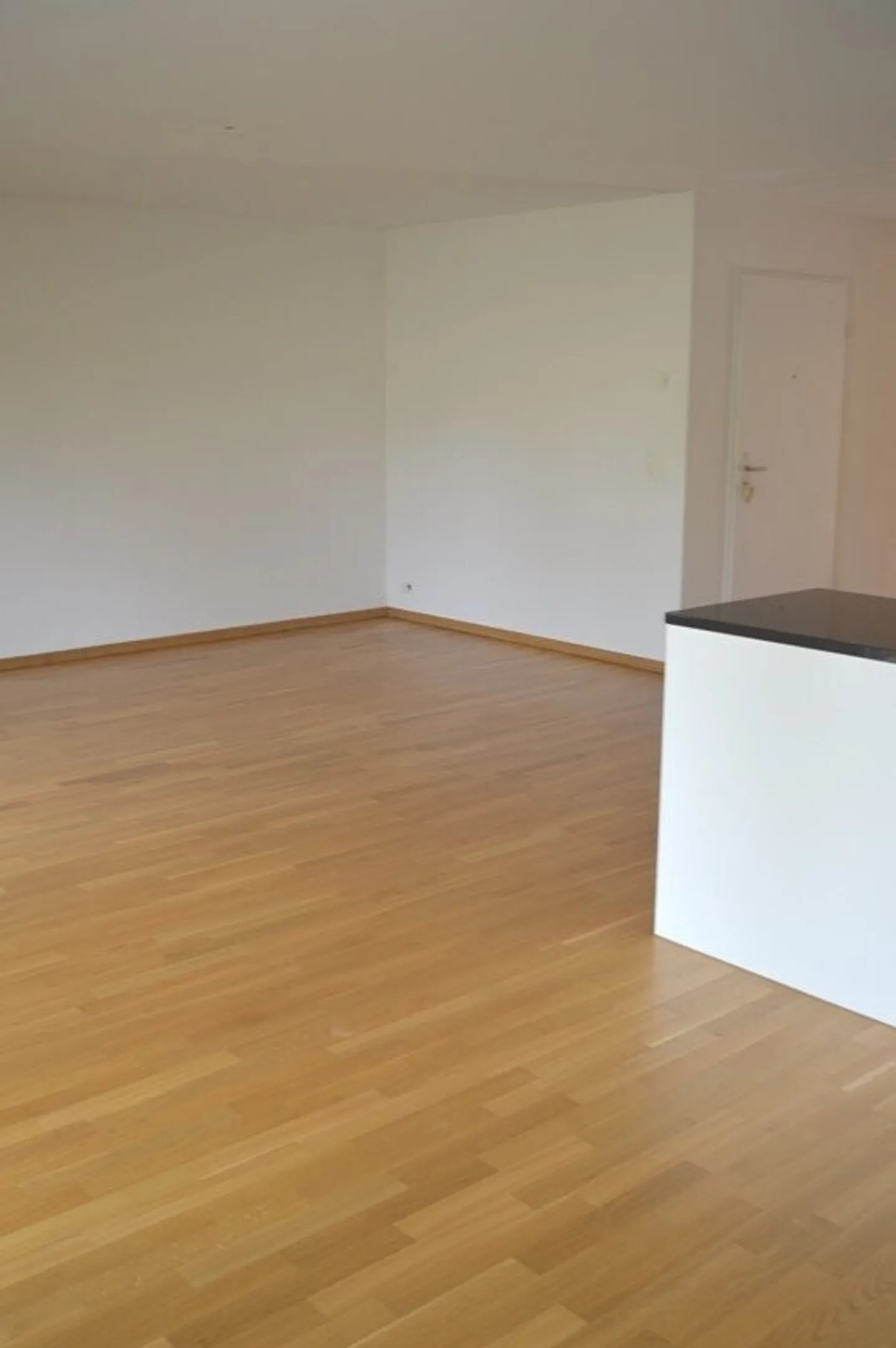 Sunny apartment in well-maintained property with lots of charm - Photo 2 of 8