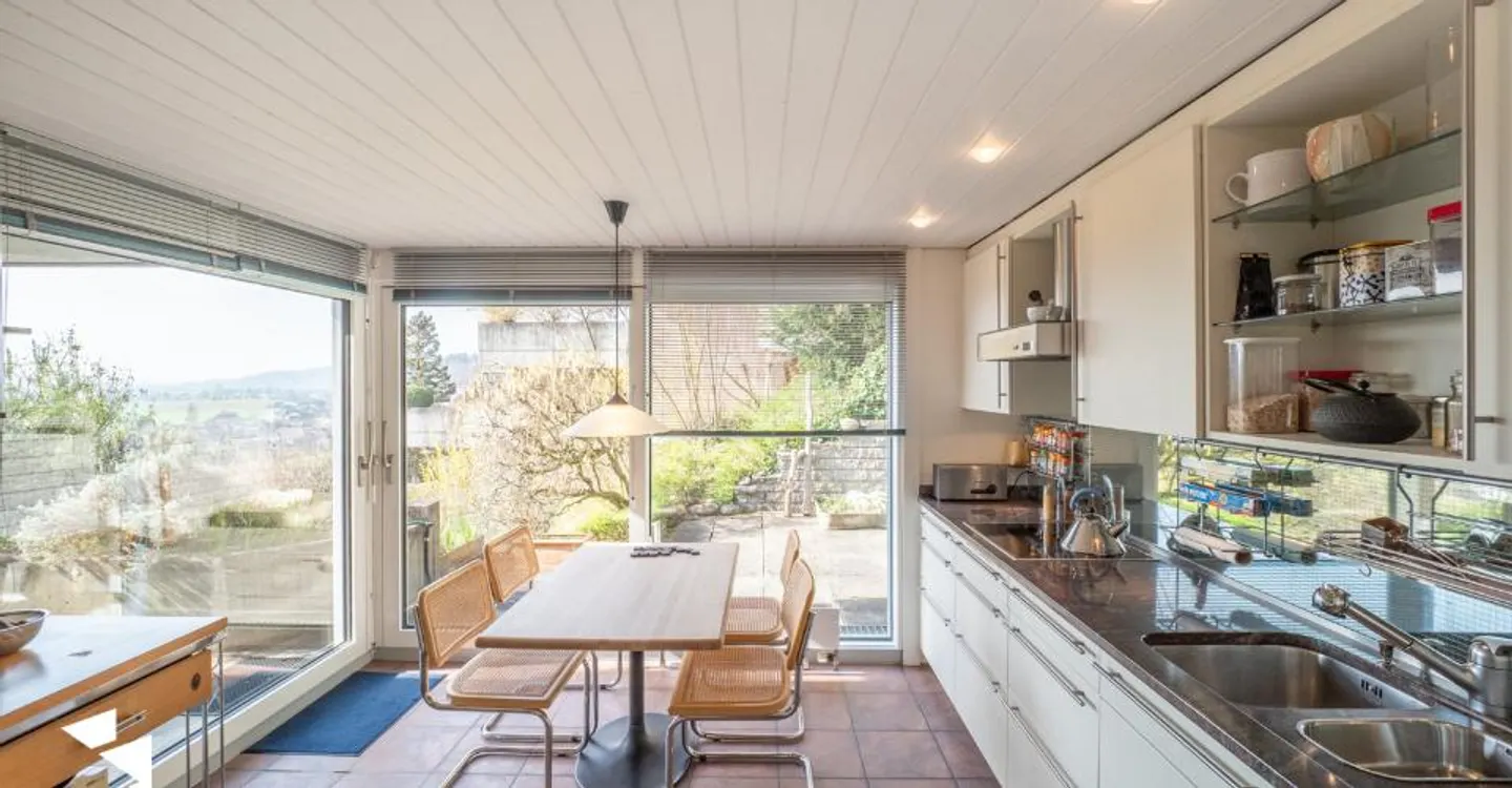 Fehr Real Estate - 5.5-Room Terrace House with Stunning Views - Photo 4 of 12