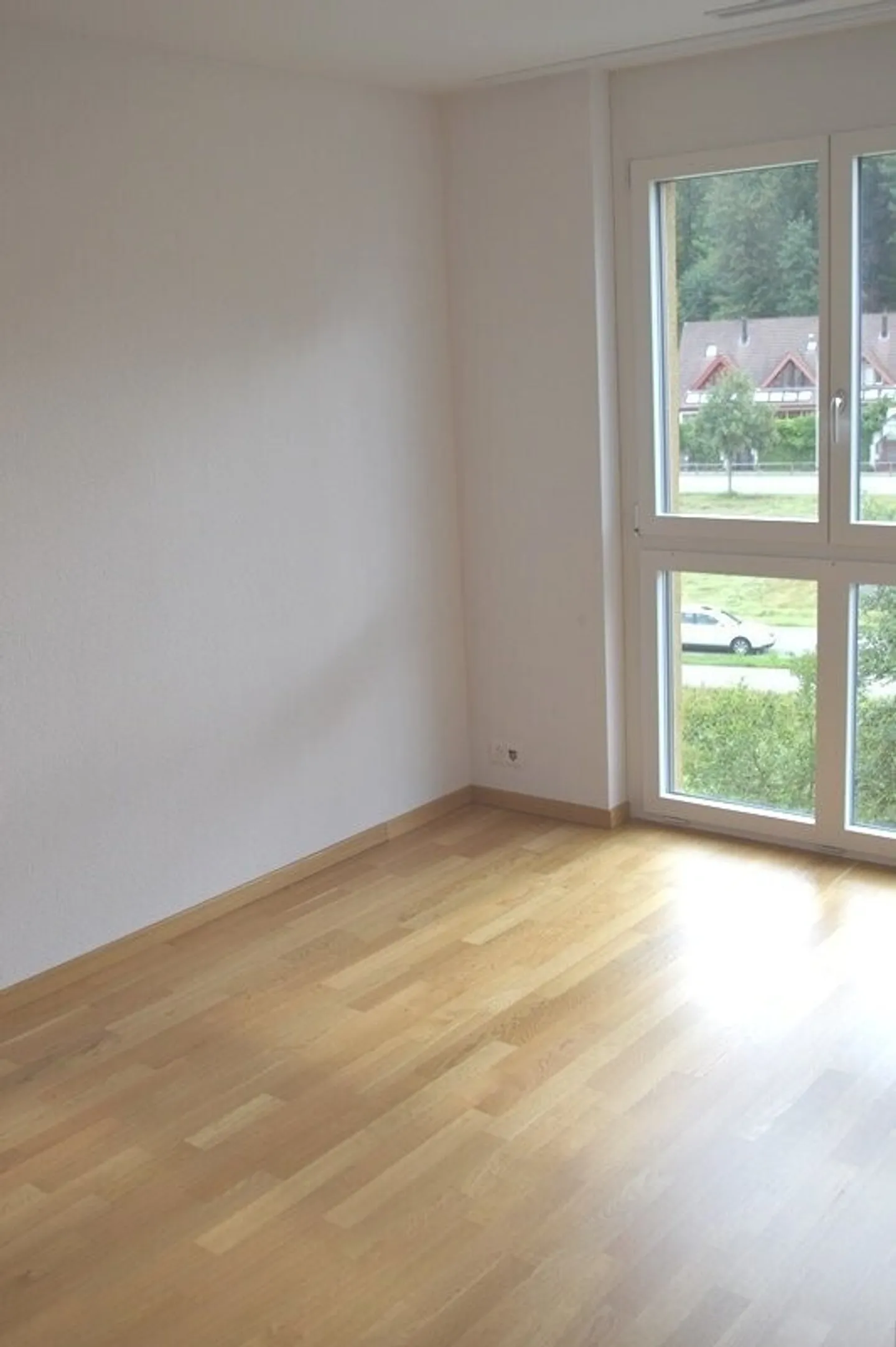 Sunny apartment in well-maintained property with lots of charm - Photo 4 of 8