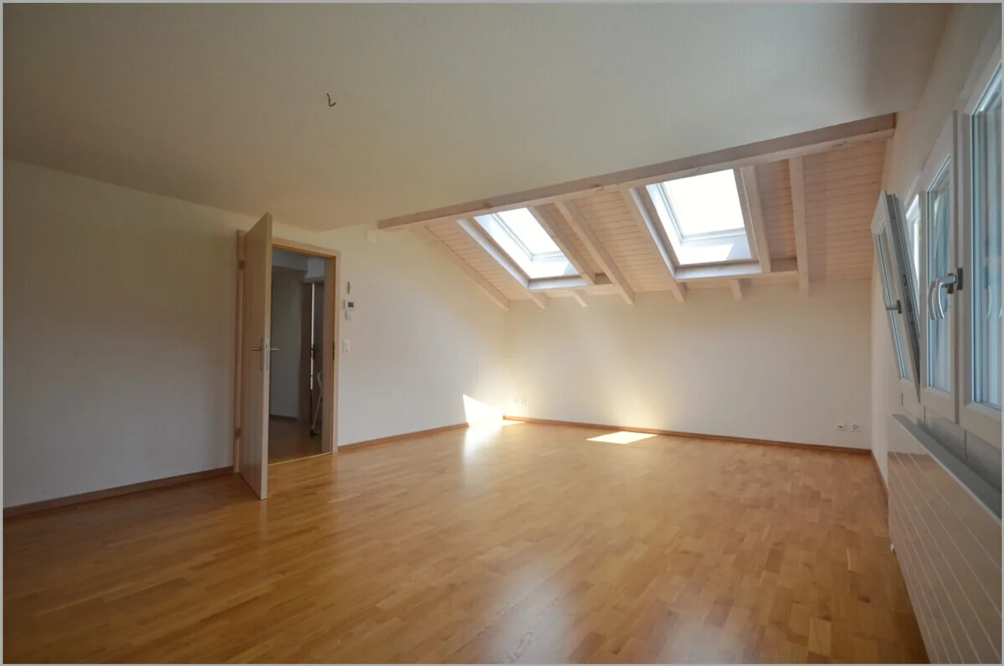 Moderne Attika-Maisonette mit traumhafter Aussicht! - Foto 8 von 13