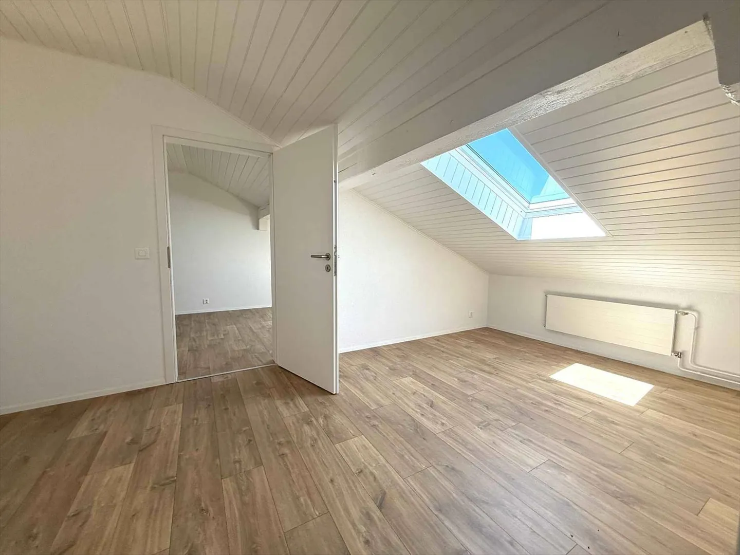 Komplette Renovierung, wunderschöne neue Wohnung im Dachgeschoss (Loft-Typ) - Foto 3 von 6