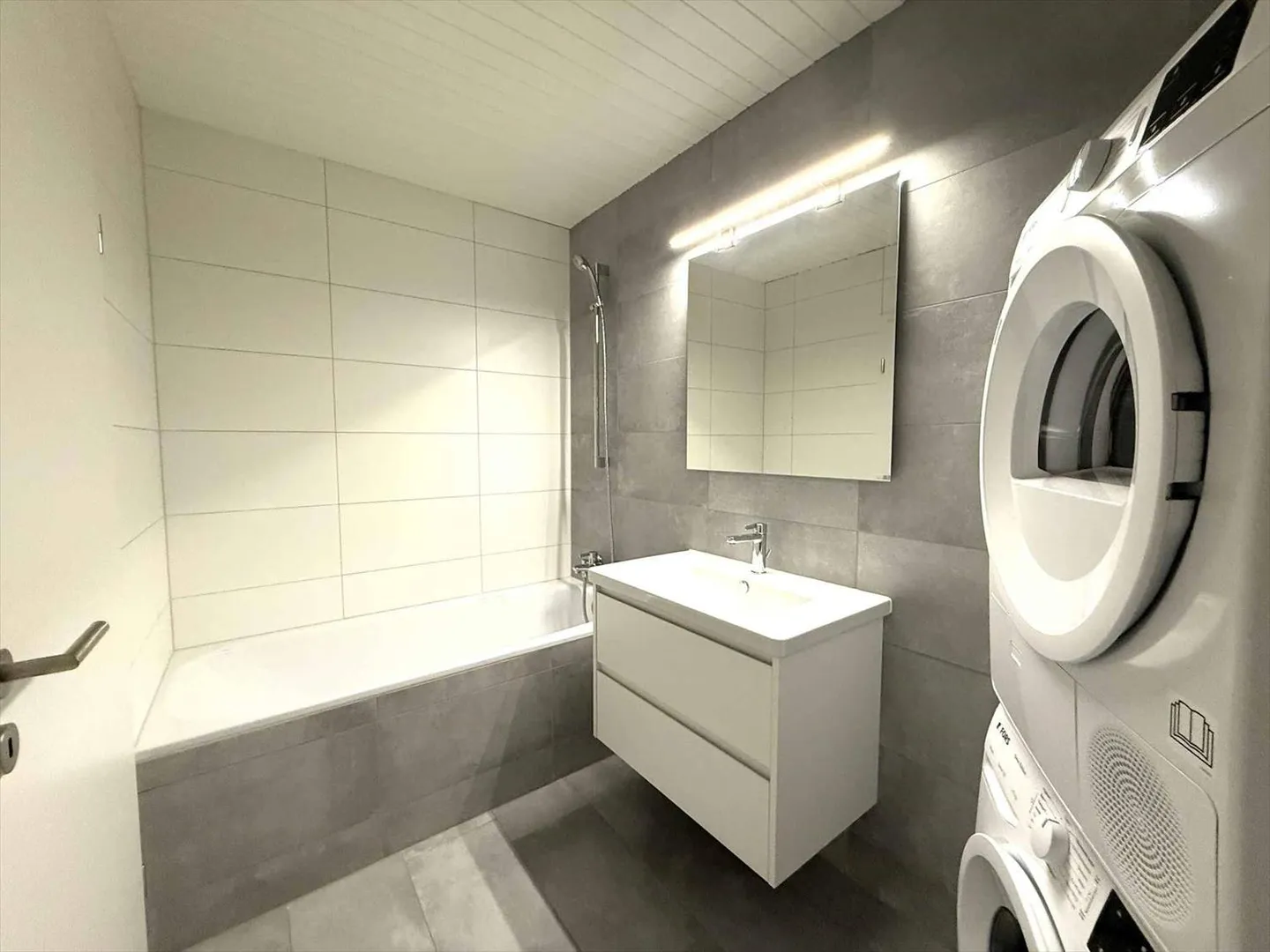 Komplette Renovierung, wunderschöne neue Wohnung im Dachgeschoss (Loft-Typ) - Foto 5 von 6