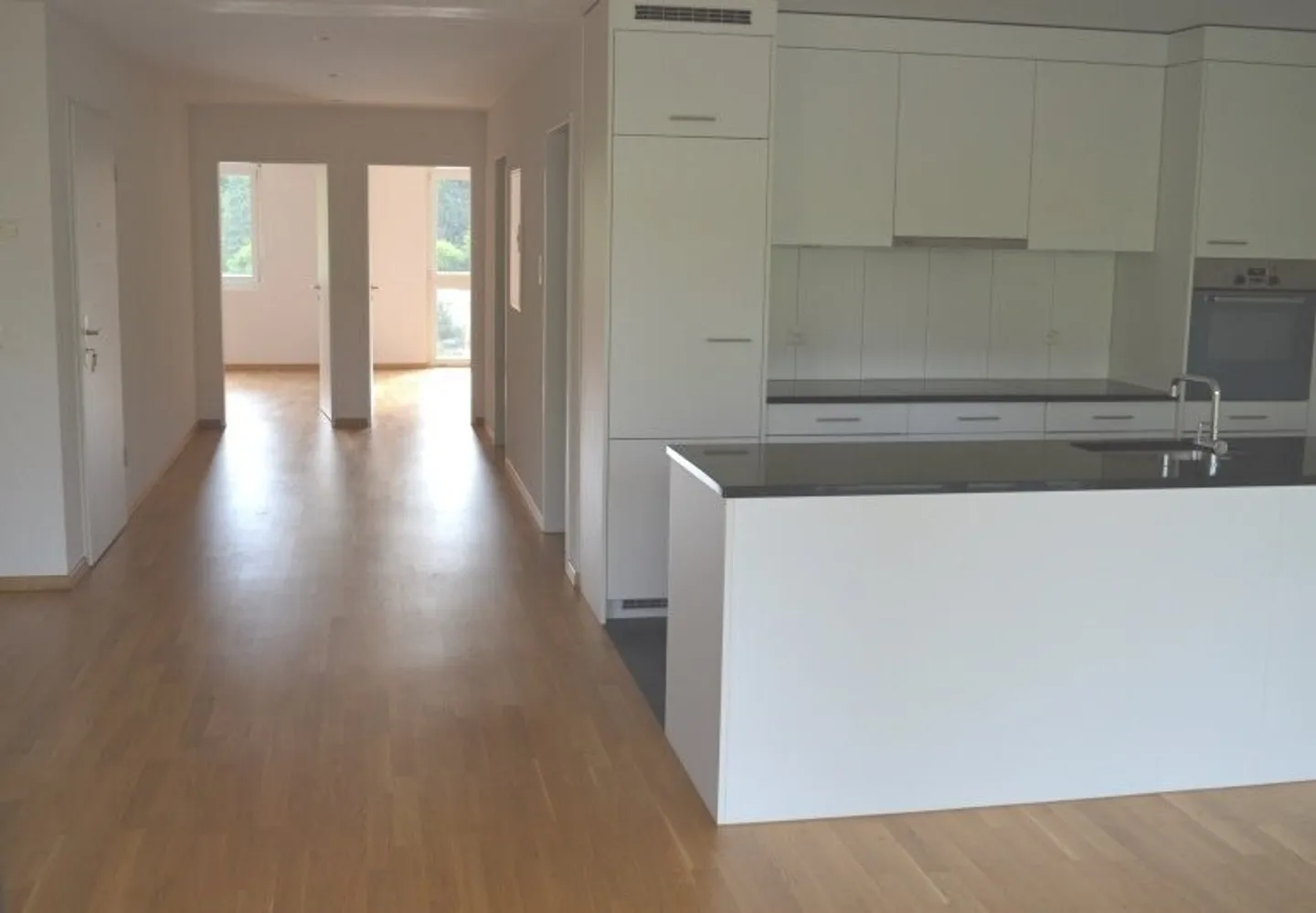 Sunny apartment in well-maintained property with lots of charm - Photo 6 of 8