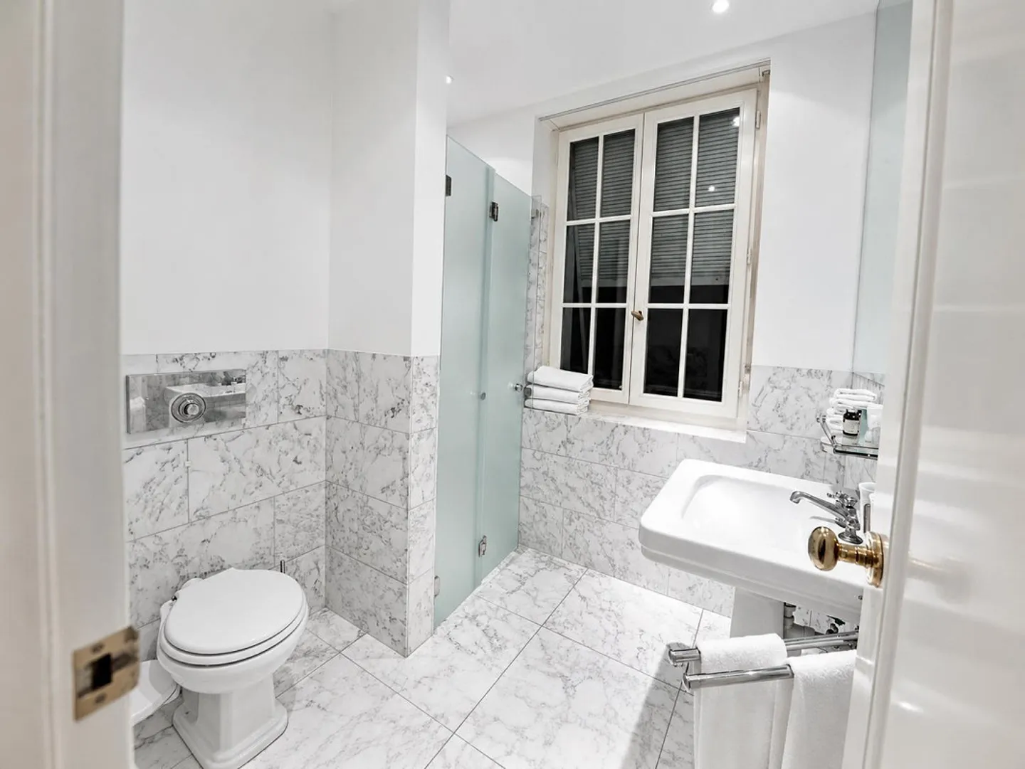 Appartement de luxe 2 chambres au cœur de Zurich | Salle de sport, sauna et squash - Photo 4 sur 17
