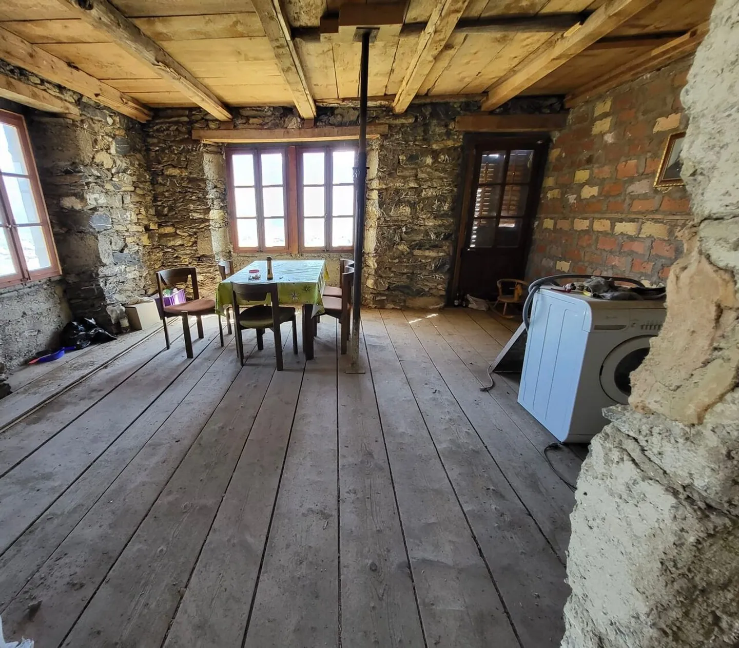 Maison mitoyenne à Savièse à rénover - Photo 3 sur 12