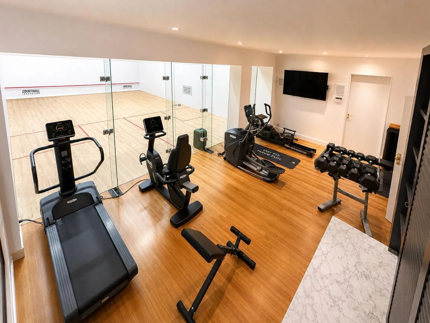 Appartement de luxe 2 chambres au cœur de Zurich | Salle de sport, sauna et squash - Photo 14 sur 17